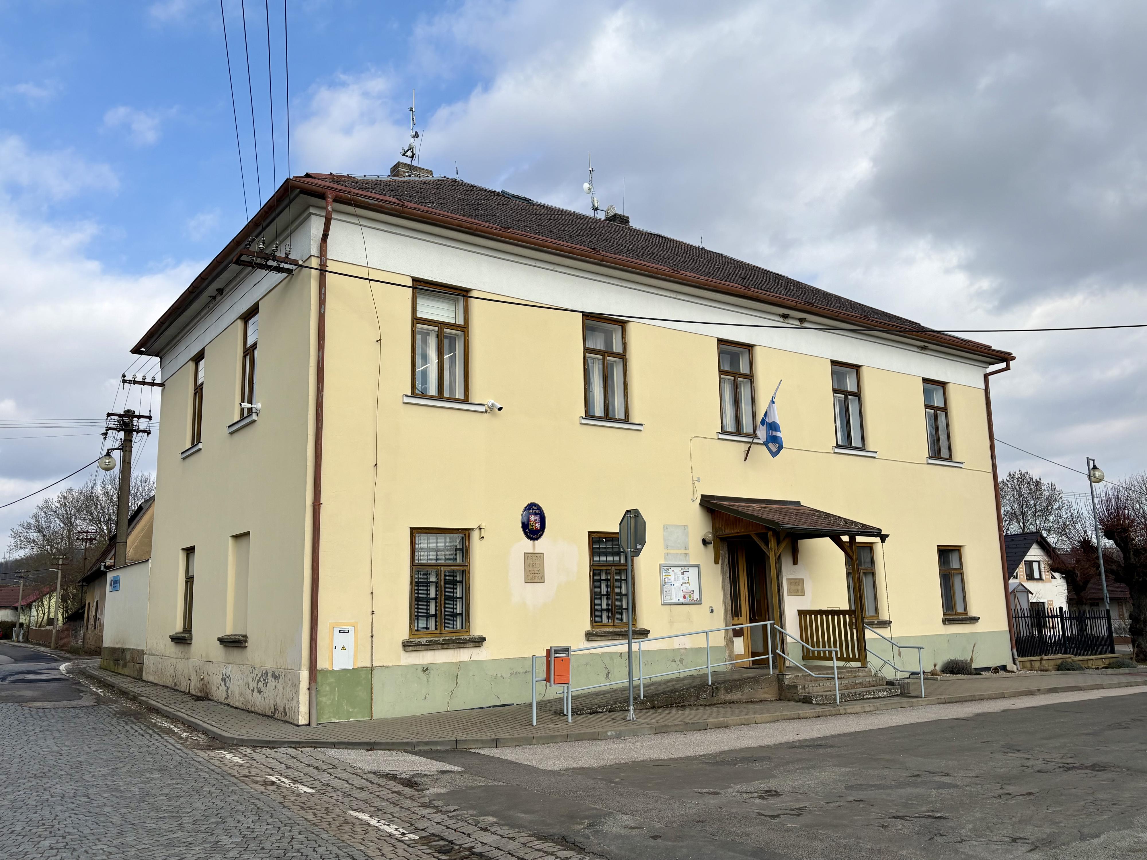 Velký Vřešťov - úřad městyse foto 2