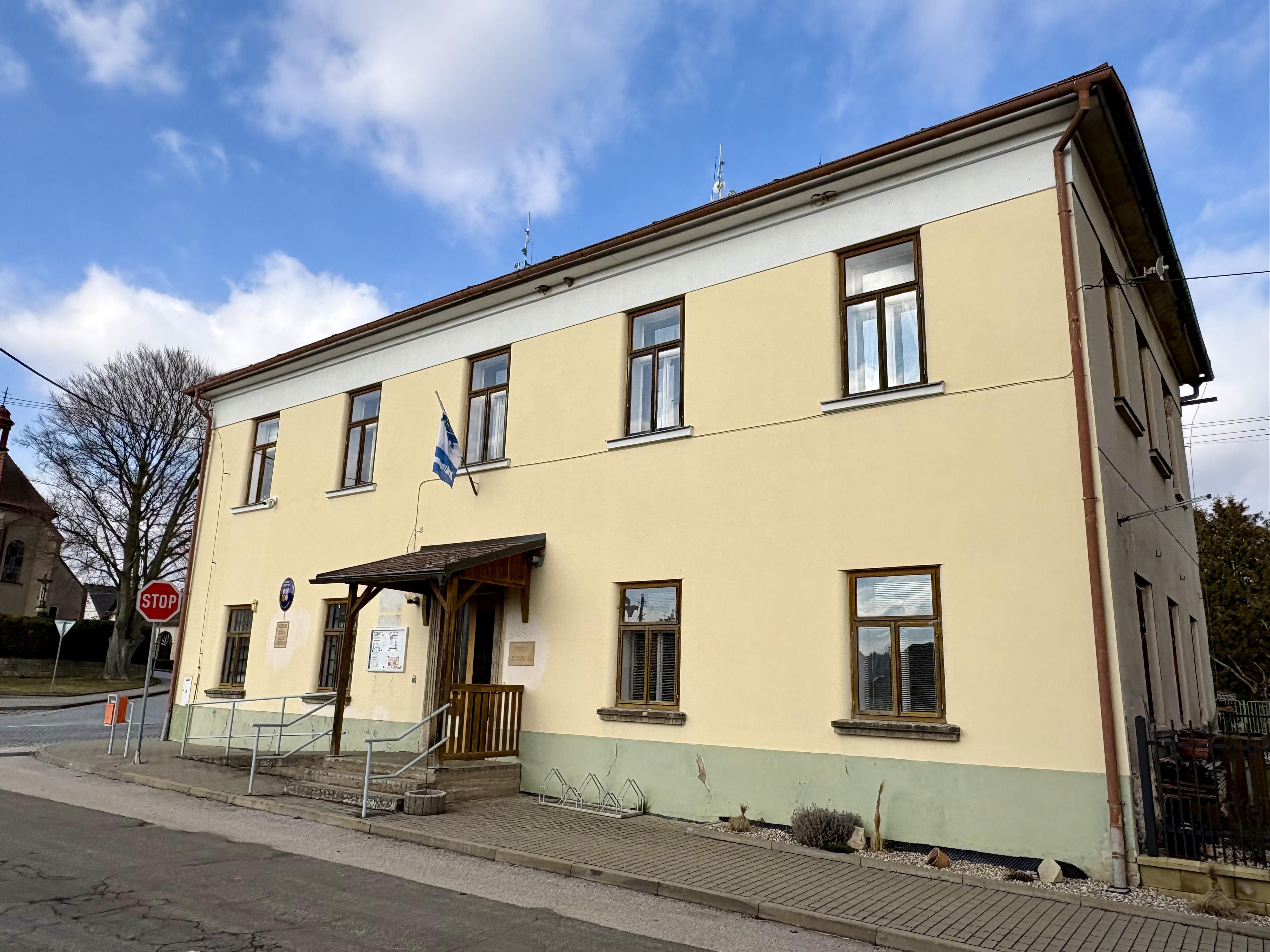 Velký Vřešťov - úřad městyse foto 3
