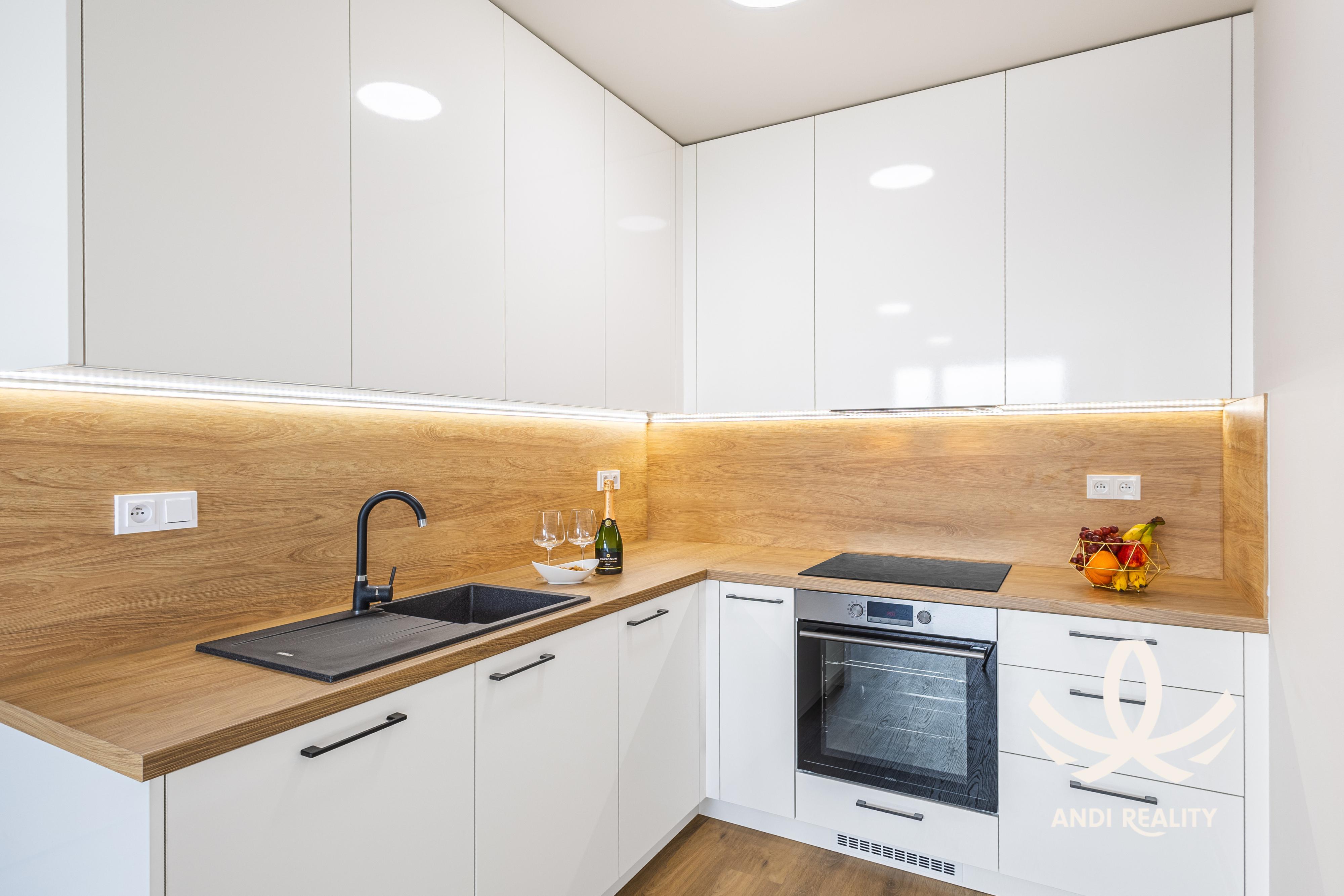 REZERVACE Prodej bytu 2+kk, 42,4 m², Jana Palacha