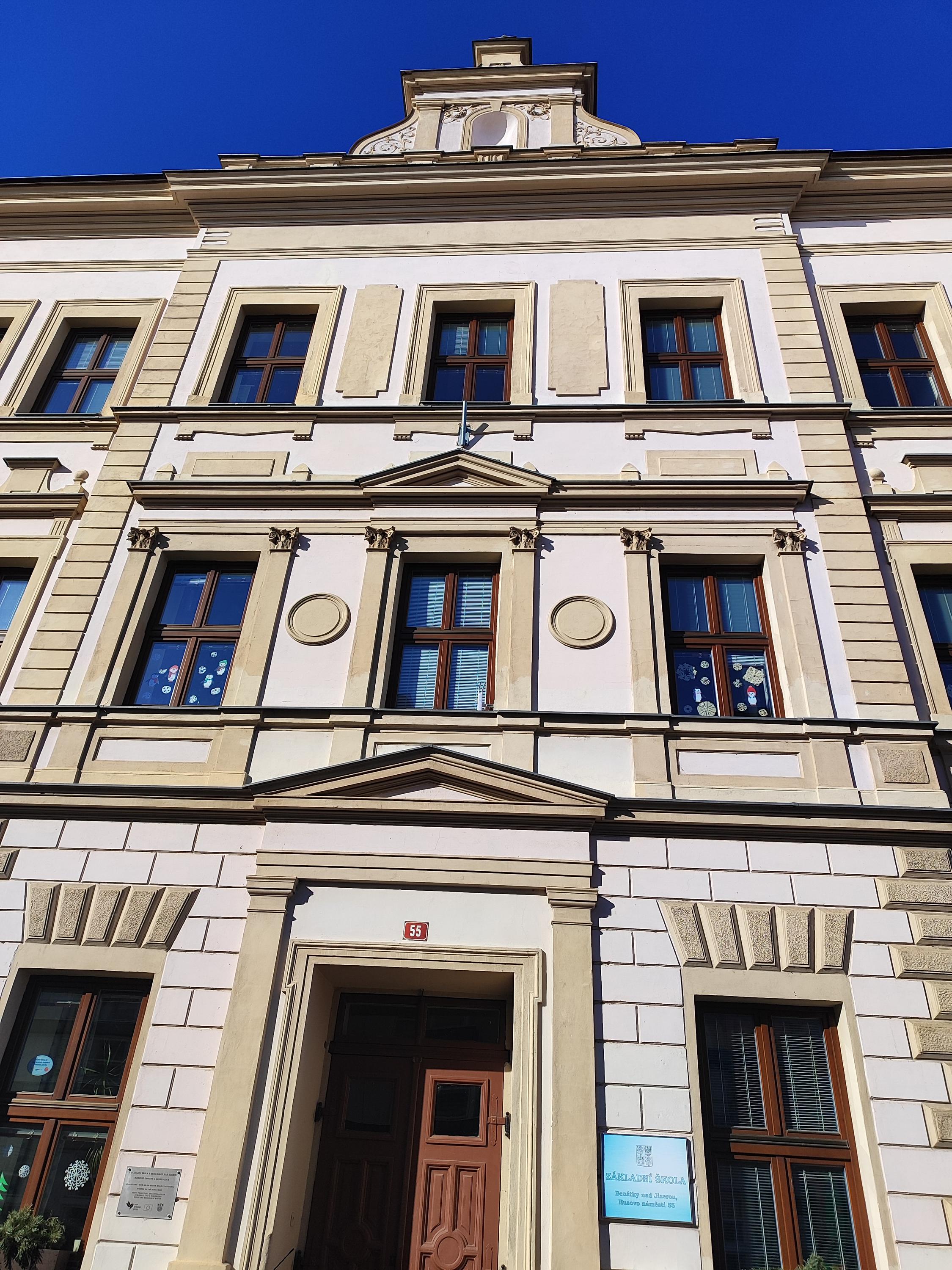 Základní škola Benátky nad Jizerou, Husovo náměstí 55 foto 2