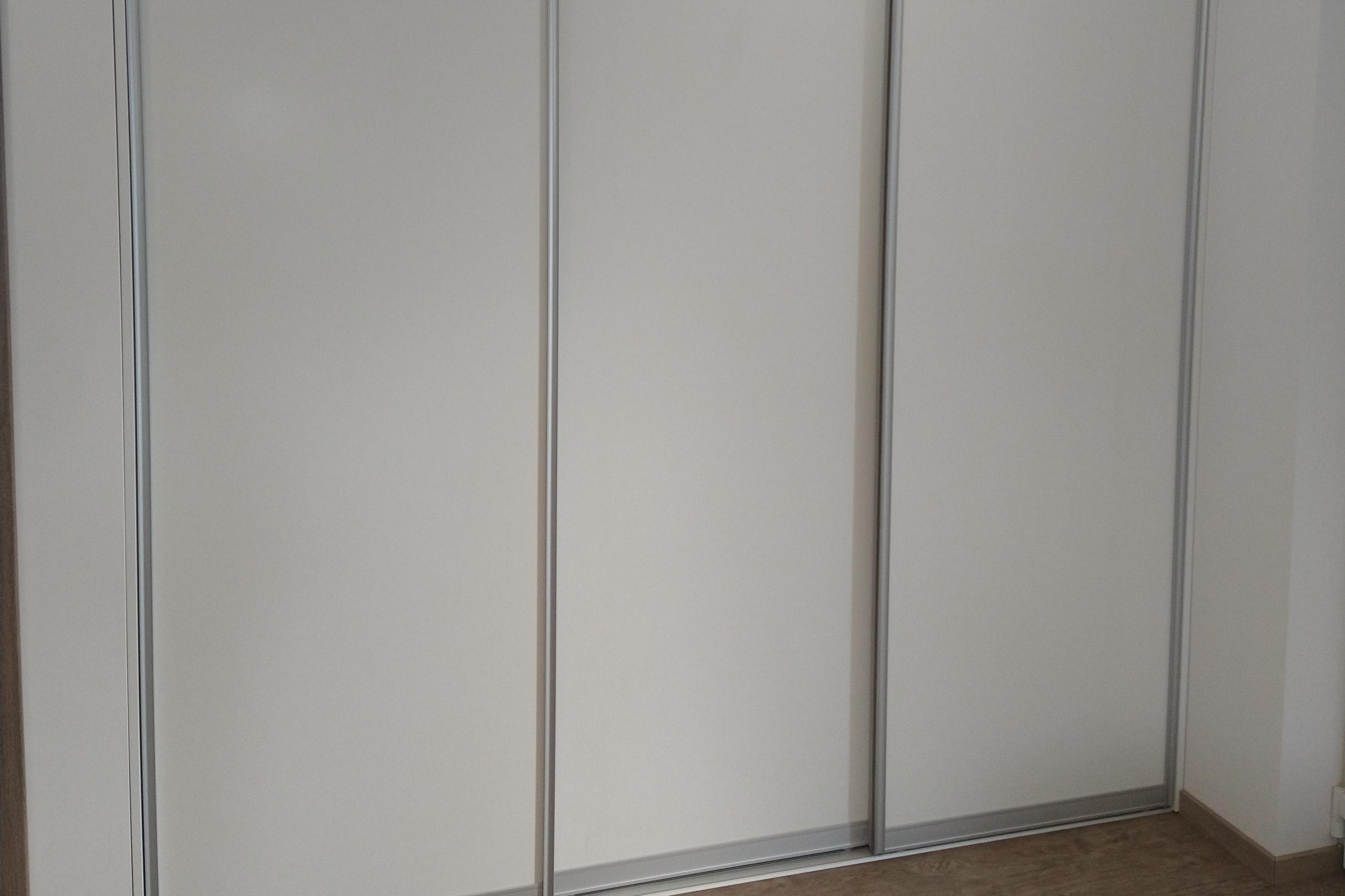 Vestavěné skříně