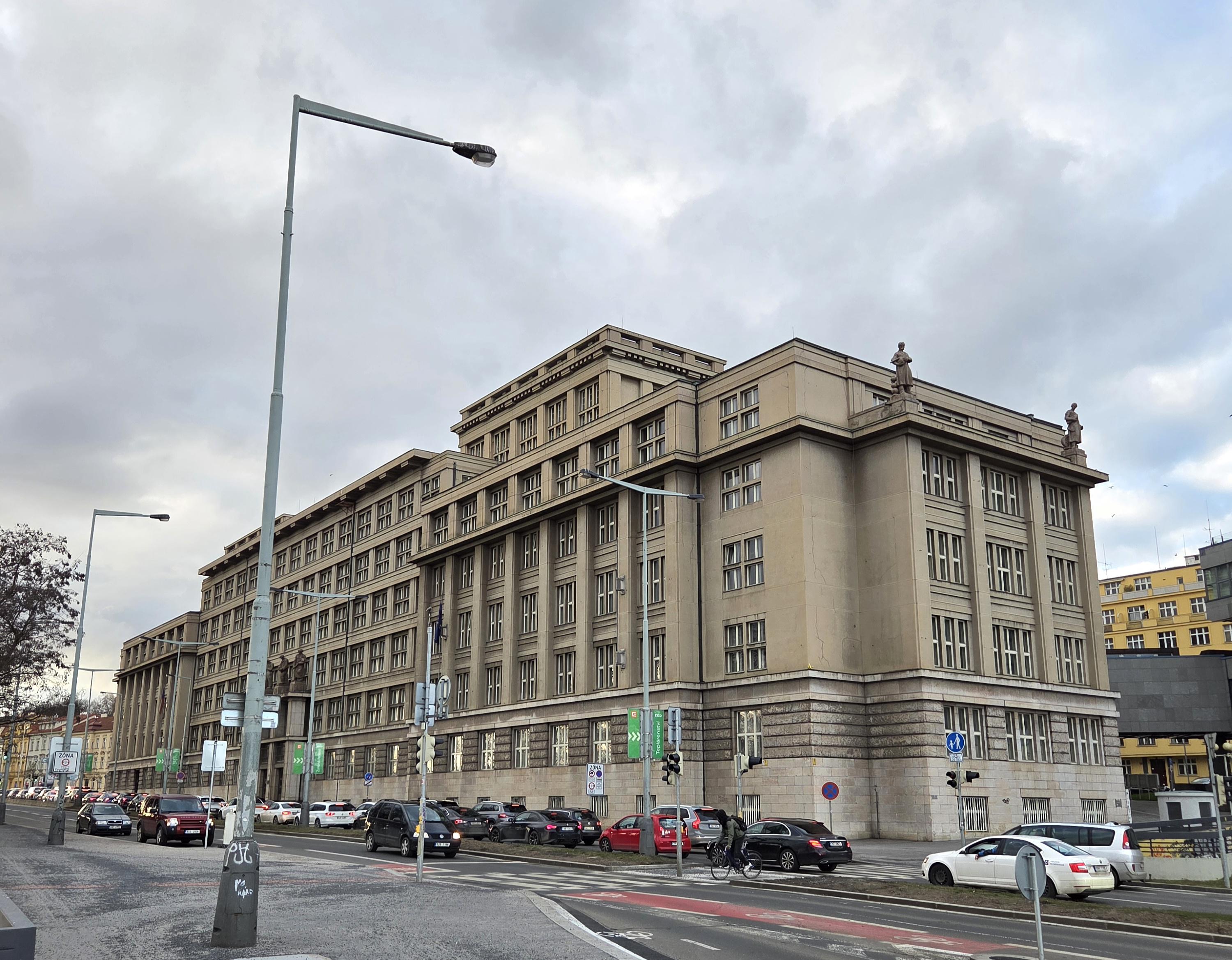 Finanční úřad pro hlavní město Prahu - Územní pracoviště pro Prahu 6 foto 2
