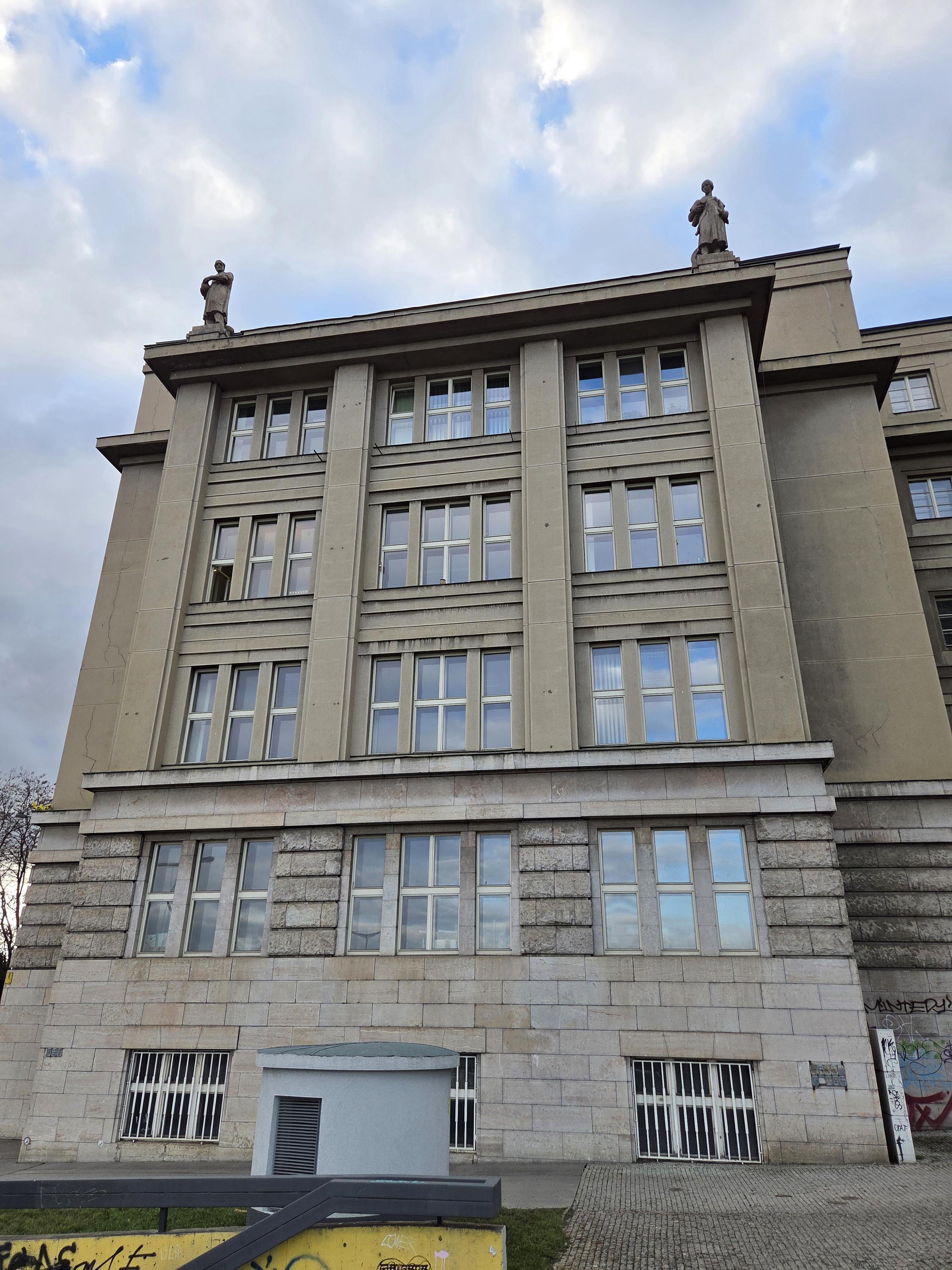 Finanční úřad pro hlavní město Prahu - Územní pracoviště pro Prahu 9 foto 2