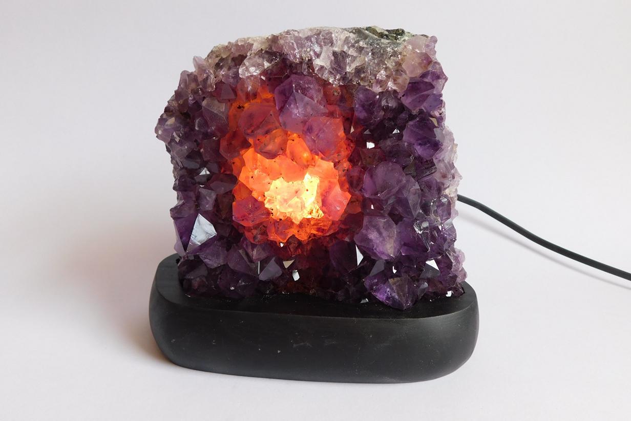 Lampa ametyst -  fialová harmonie do vašeho domova