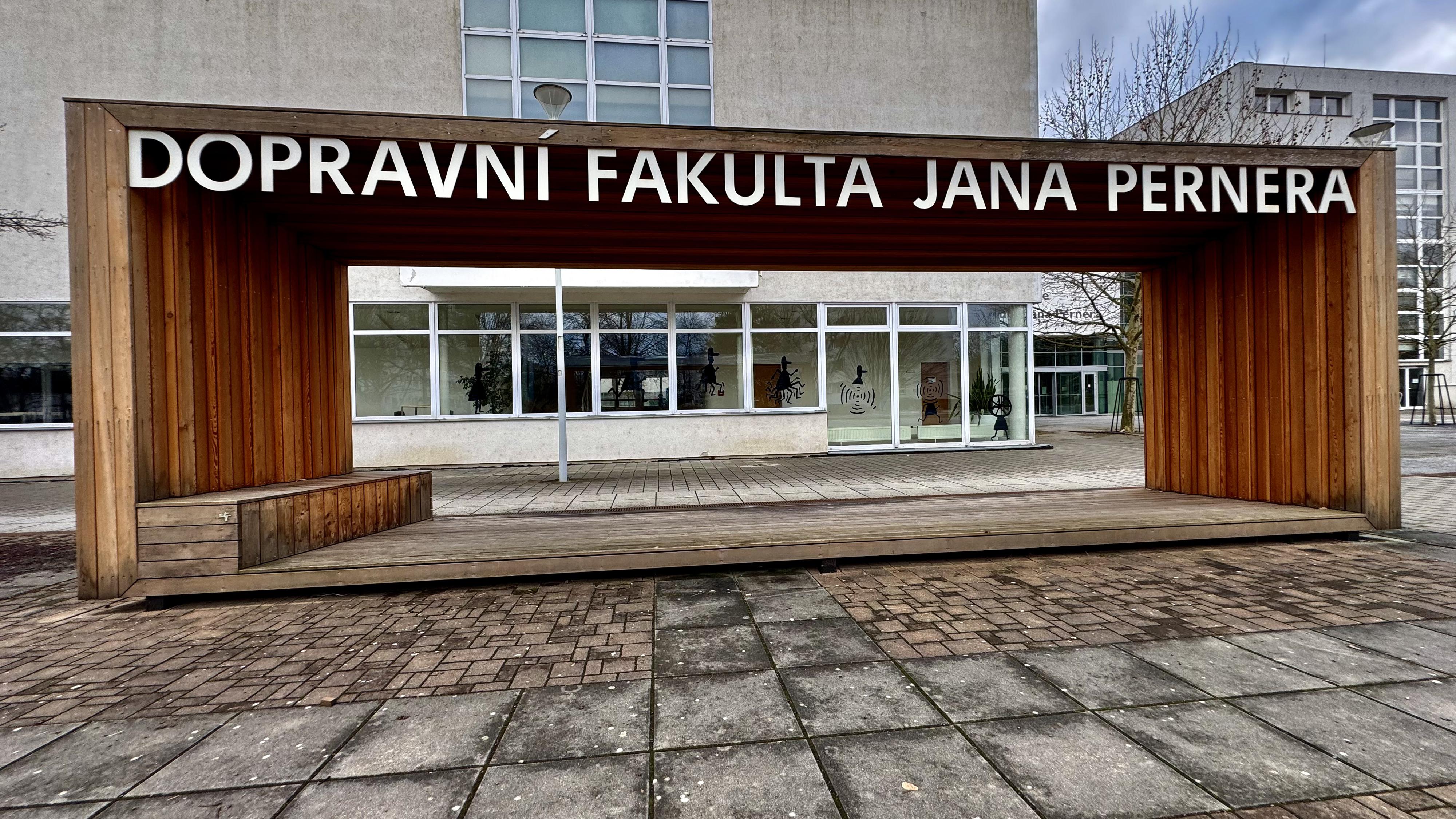 Univerzita Pardubice - Dopravní fakulta Jana Pernera foto 2