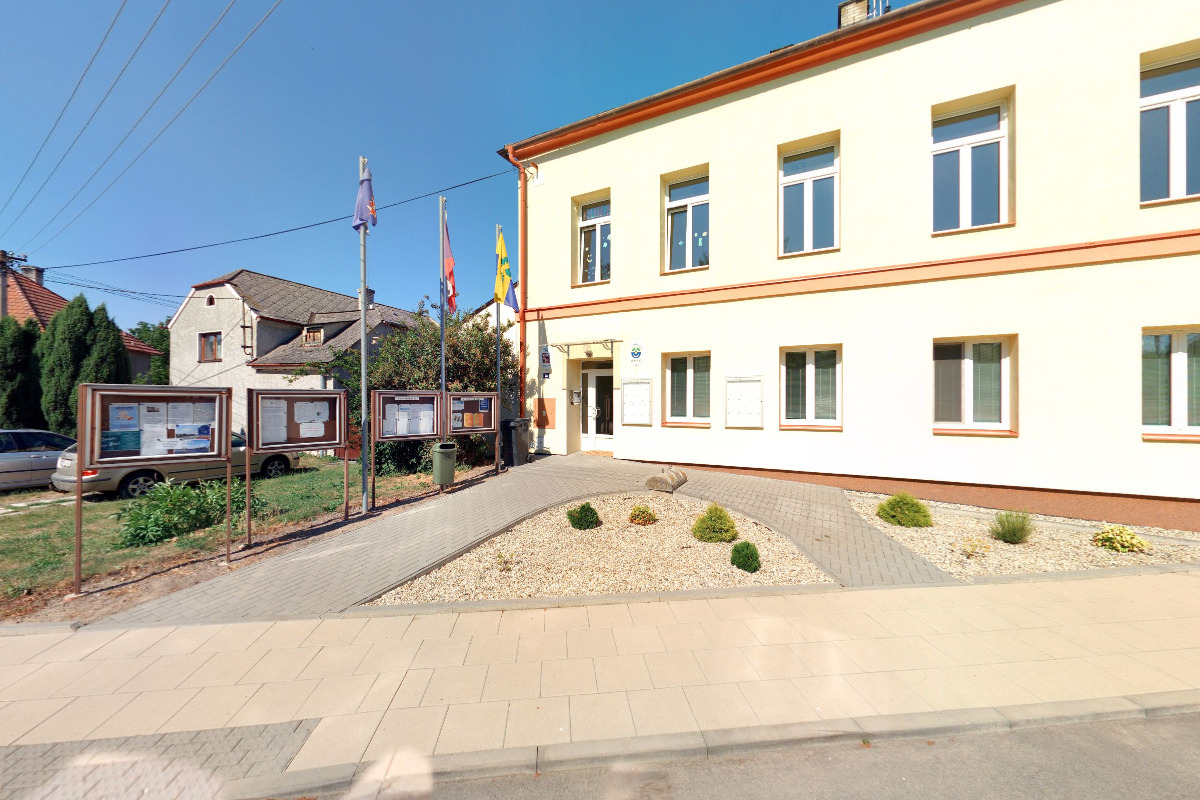 Dubčany - obecní úřad foto 3