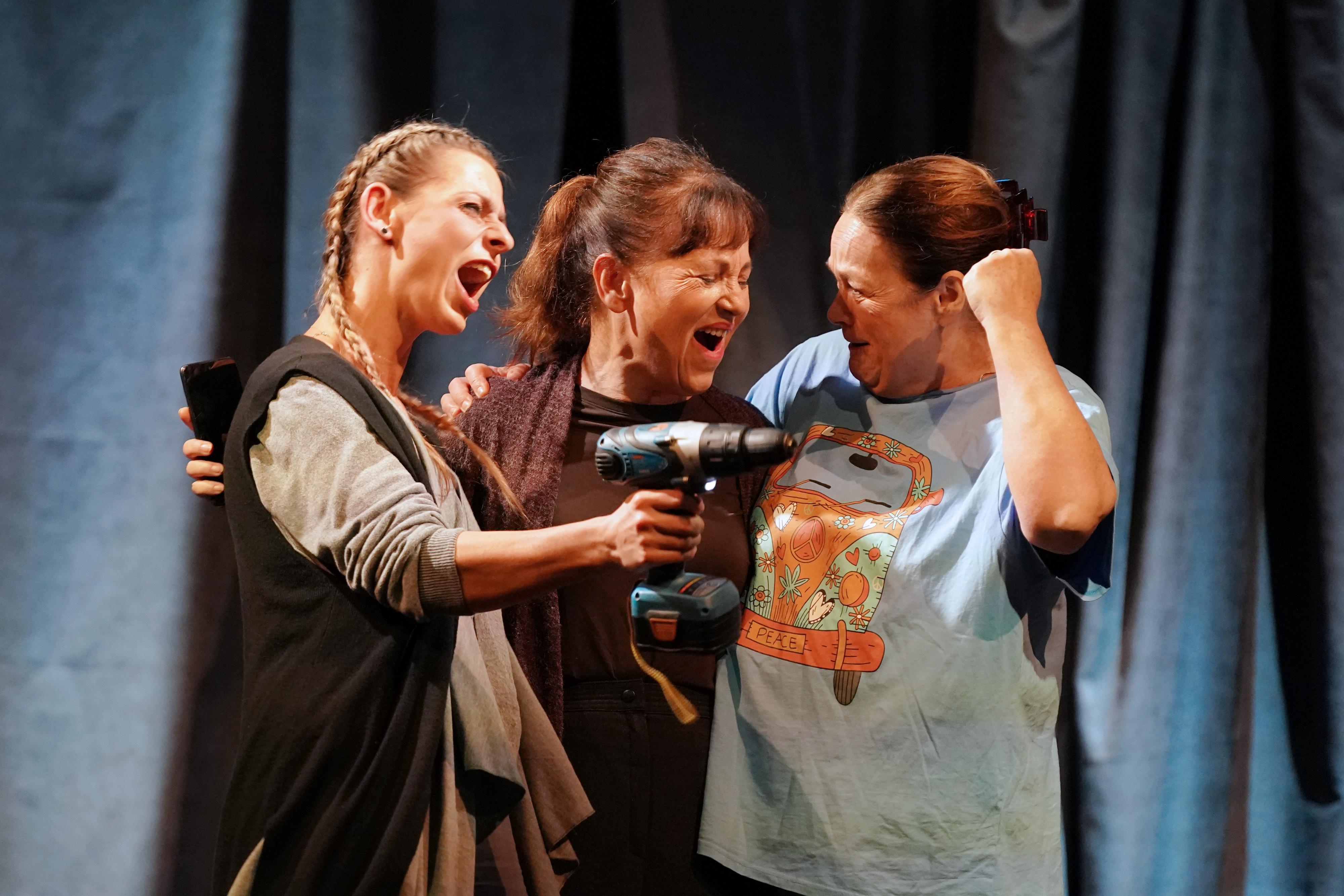 Nová komedie Opona nahoru v Divadle Kalich