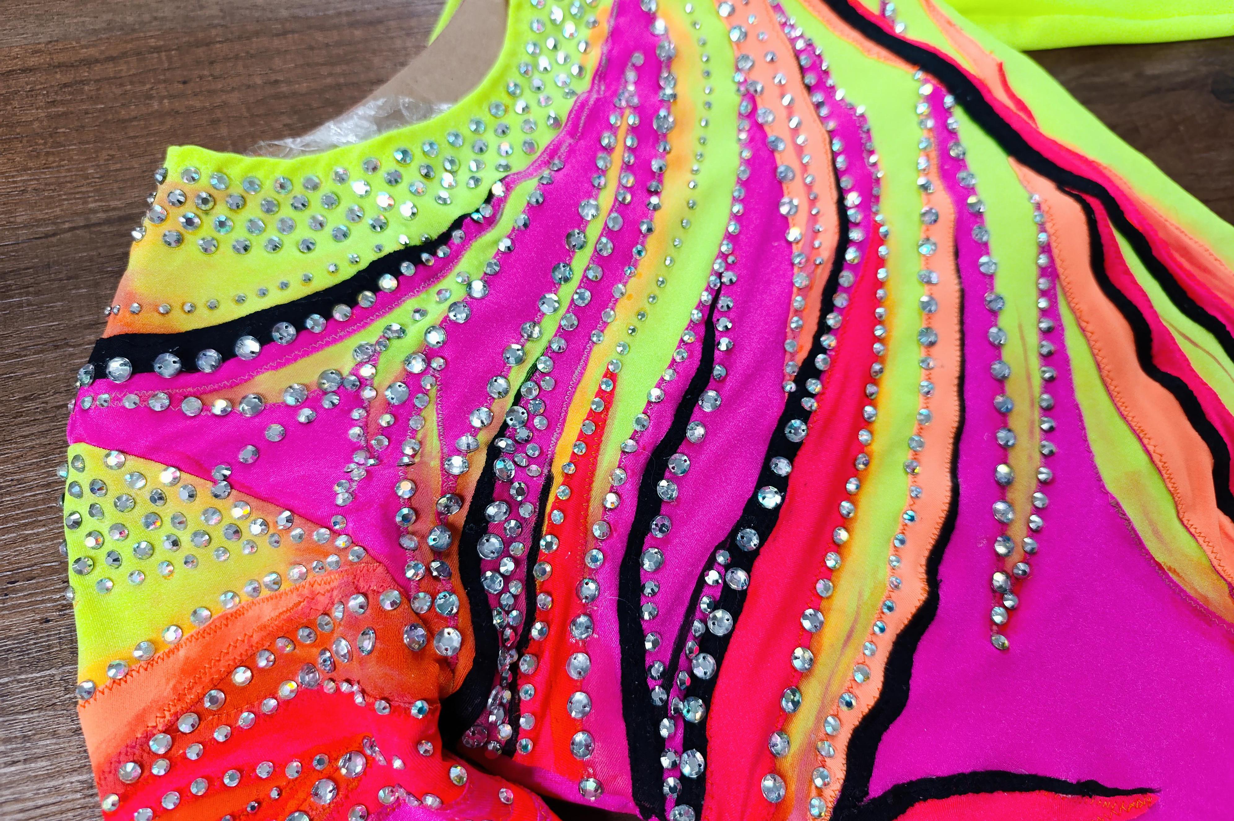 Petra Jančurová - taneční kostýmy na míru, svatební šaty na míru, šití a úprava oděvů