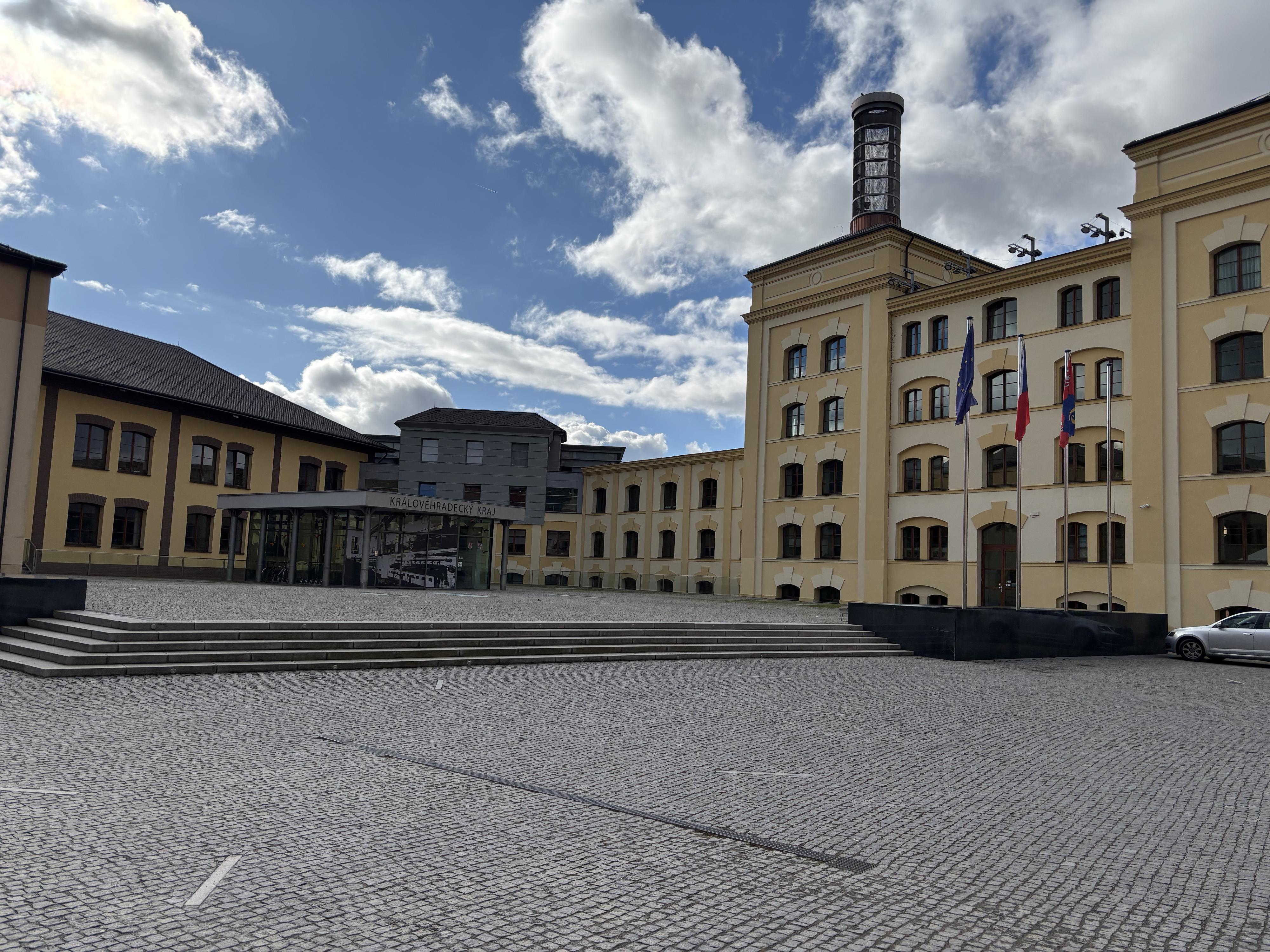 Krajský úřad Královéhradeckého kraje foto 2