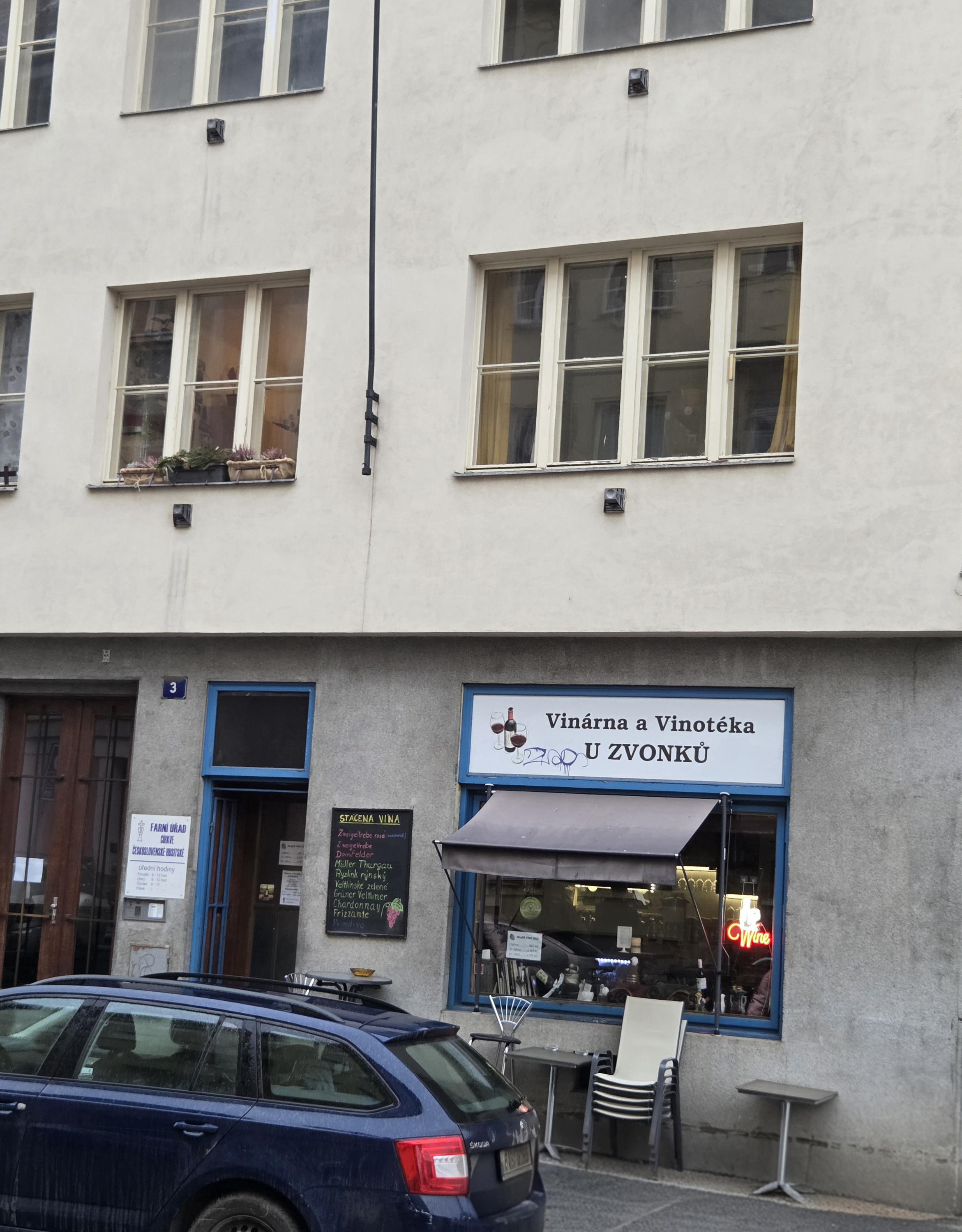 Vinotéka a Vinárna U Zvonků foto 2