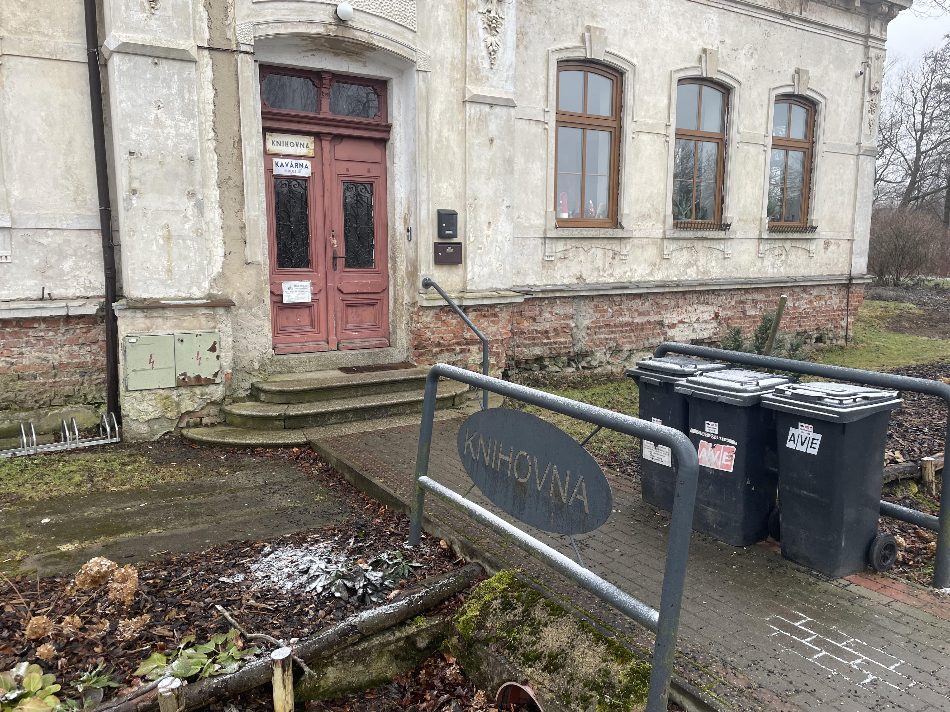 Obecní knihovna Jindřihovice pod Smrkem foto 2