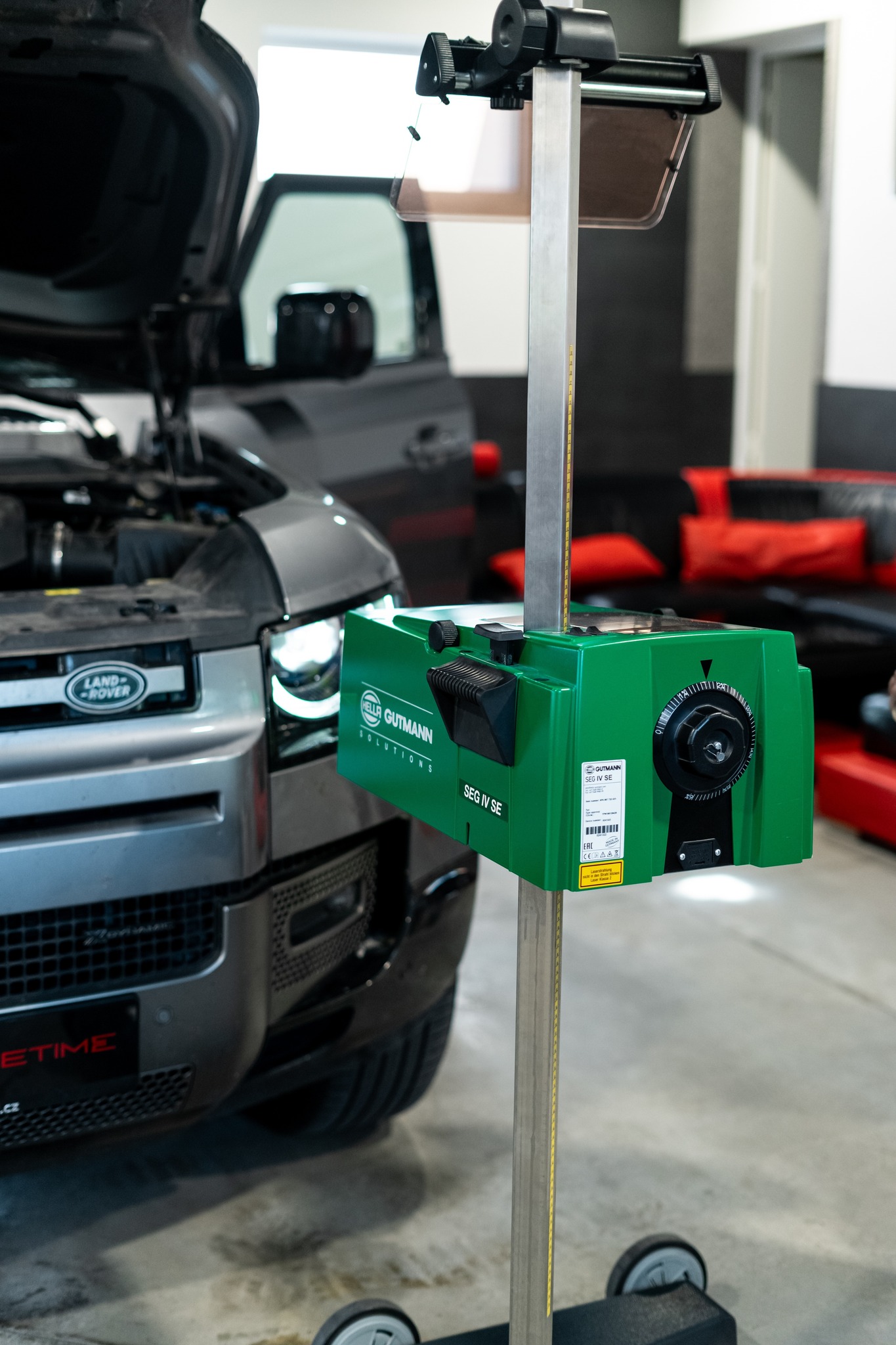 Servis LED a plexi na Land Rover Defender (2020+)