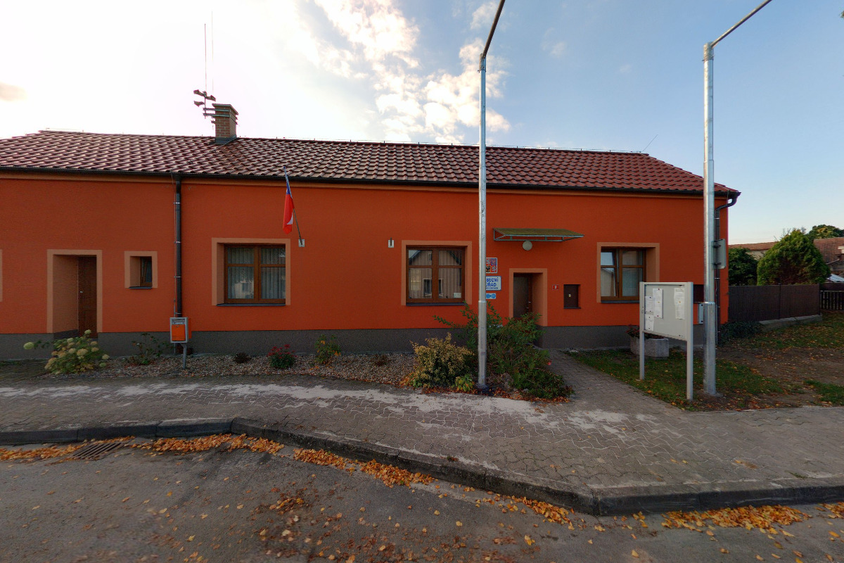 Dománovice - obecní úřad foto 2