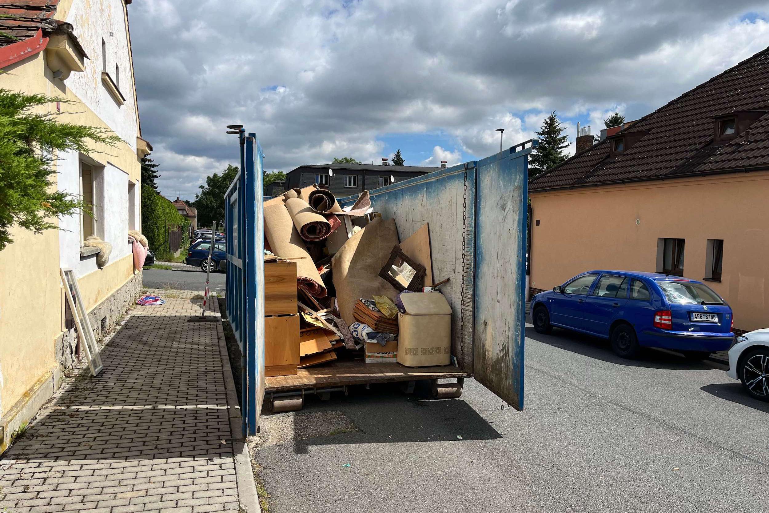 Přistavění kontejneru