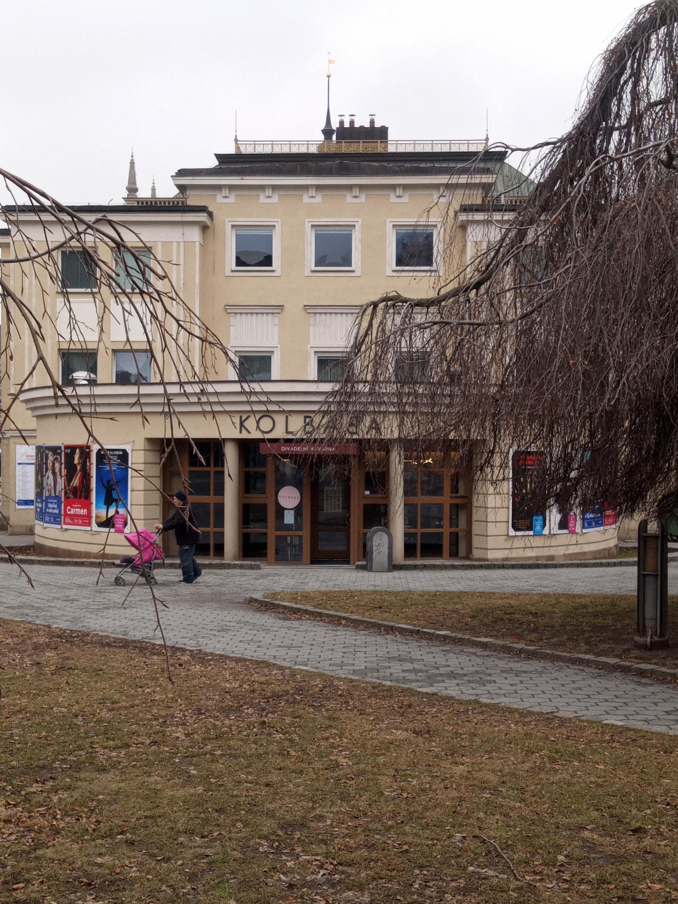 Kavárna u divadla foto 3