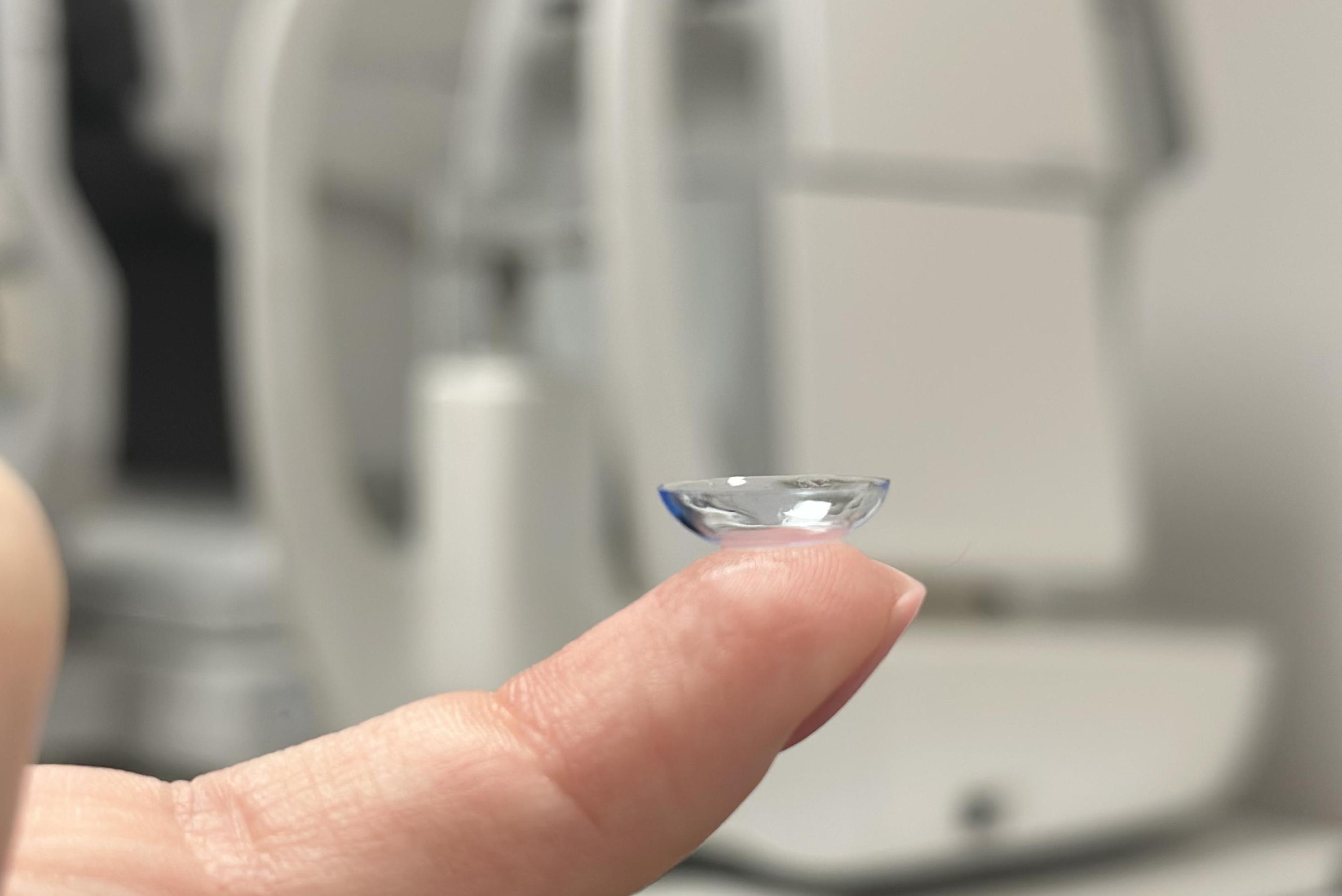 Aplikace kontaktních čoček