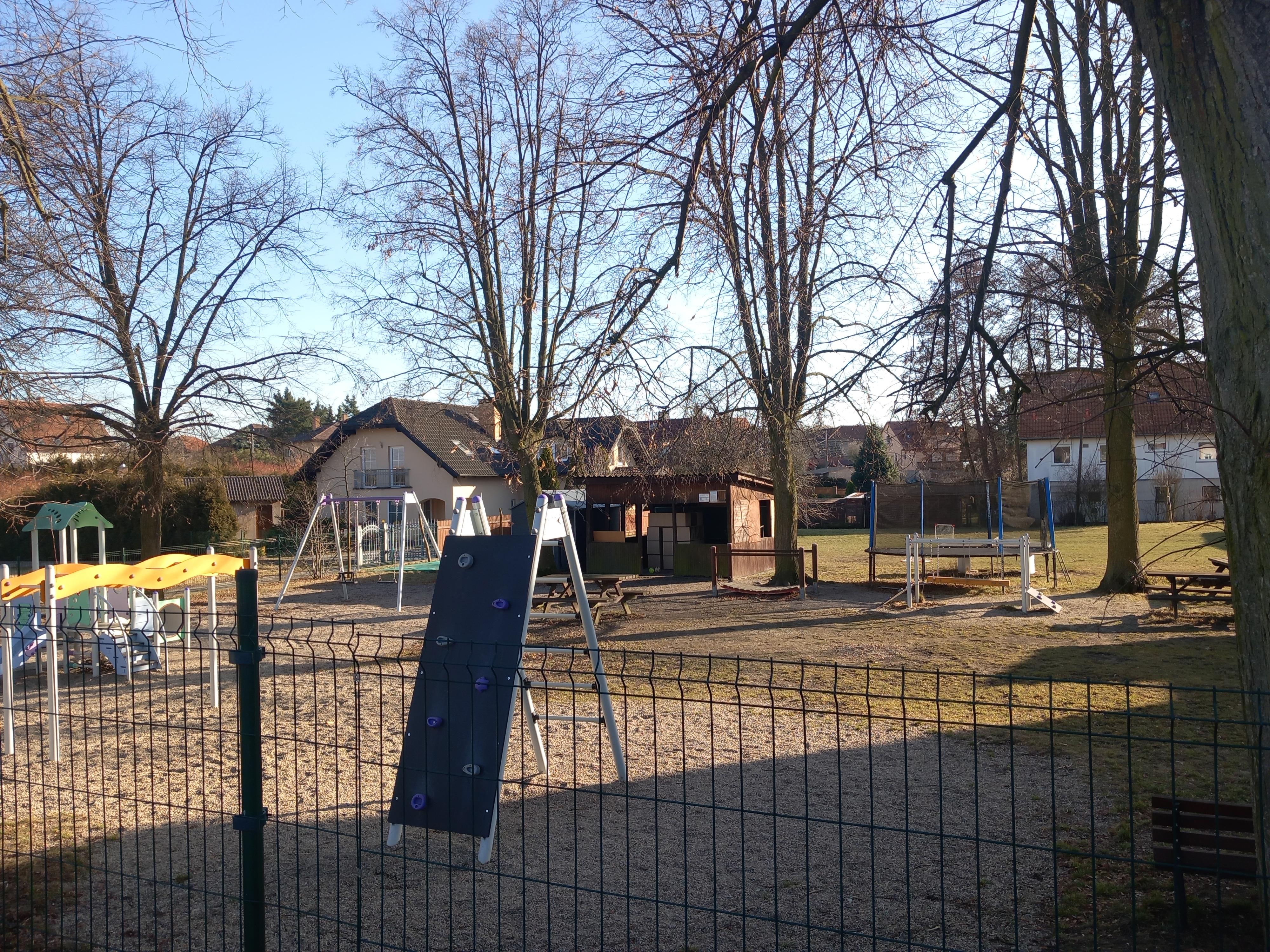 Základní škola a Mateřská škola Malá Hraštice foto 3