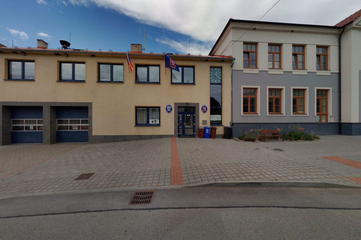 Dolní Loučky - obecní úřad foto 2