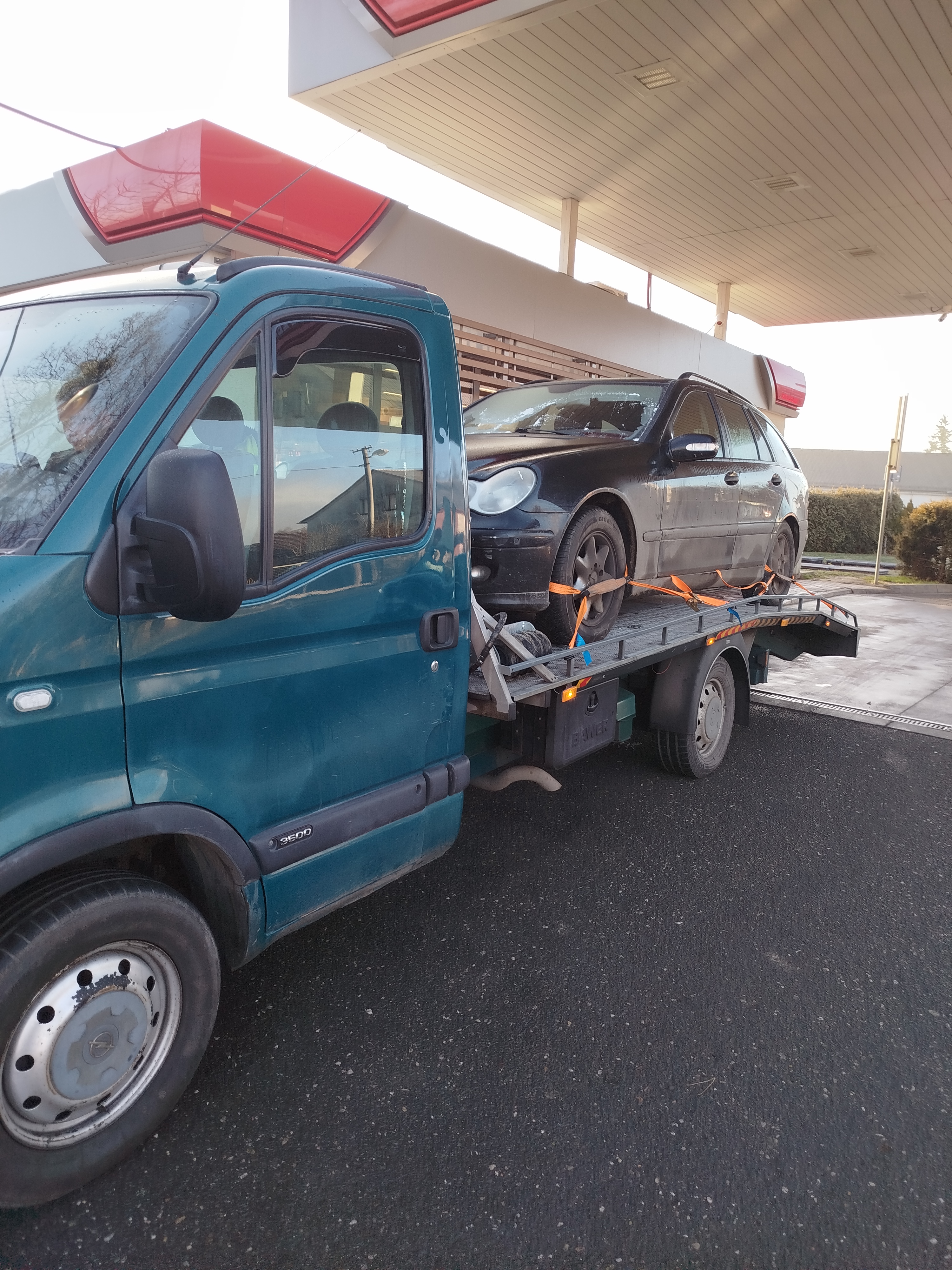 Odtahová služba dovoz a přeprava automobilů