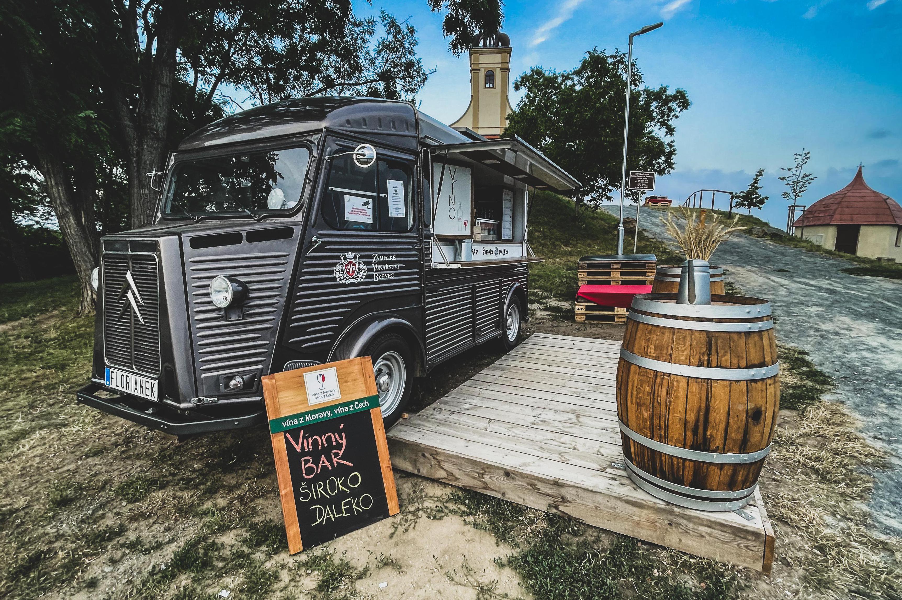 Vinný bar Široko daleko