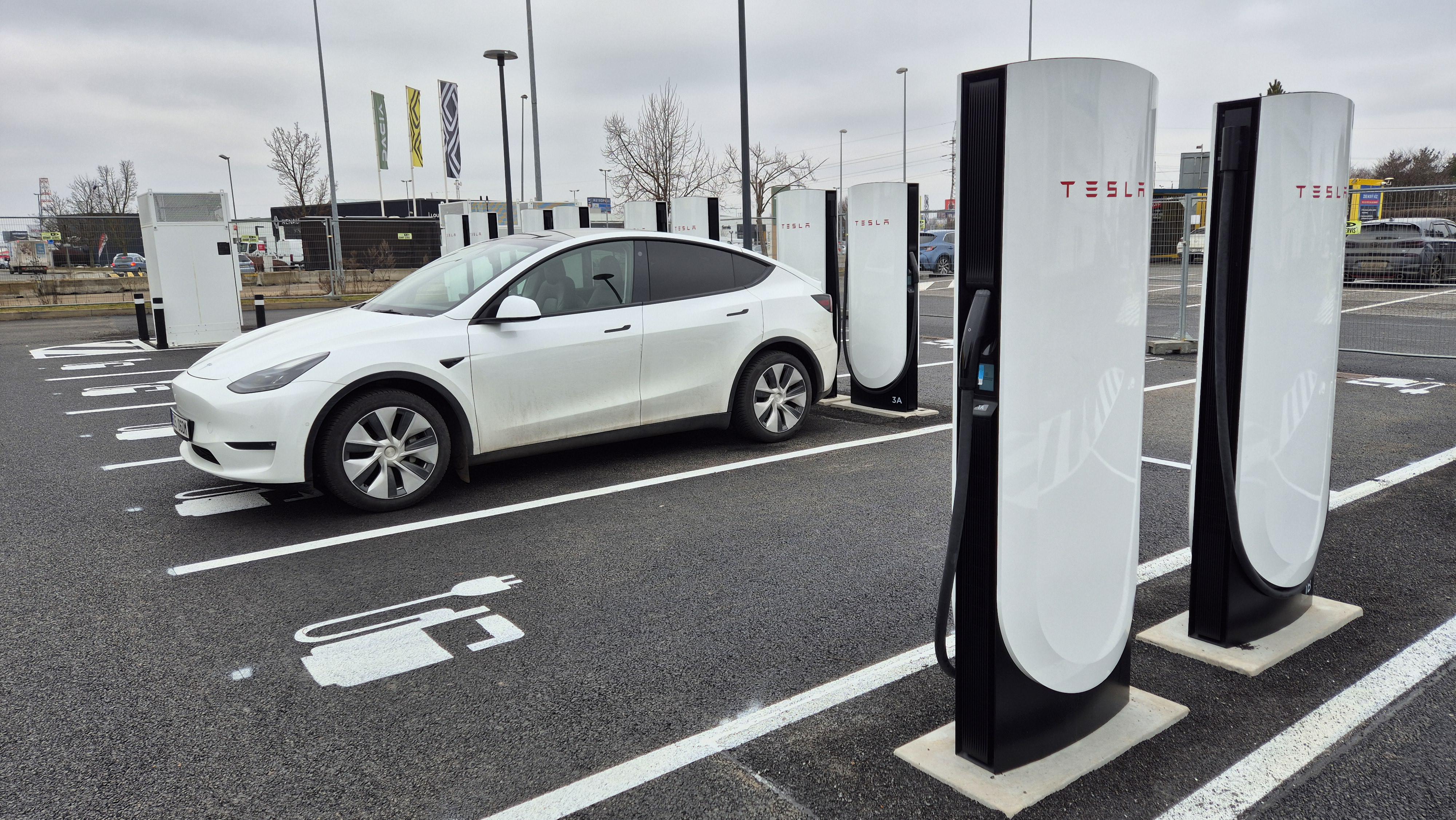 Nabíjecí stanice Tesla supercharger