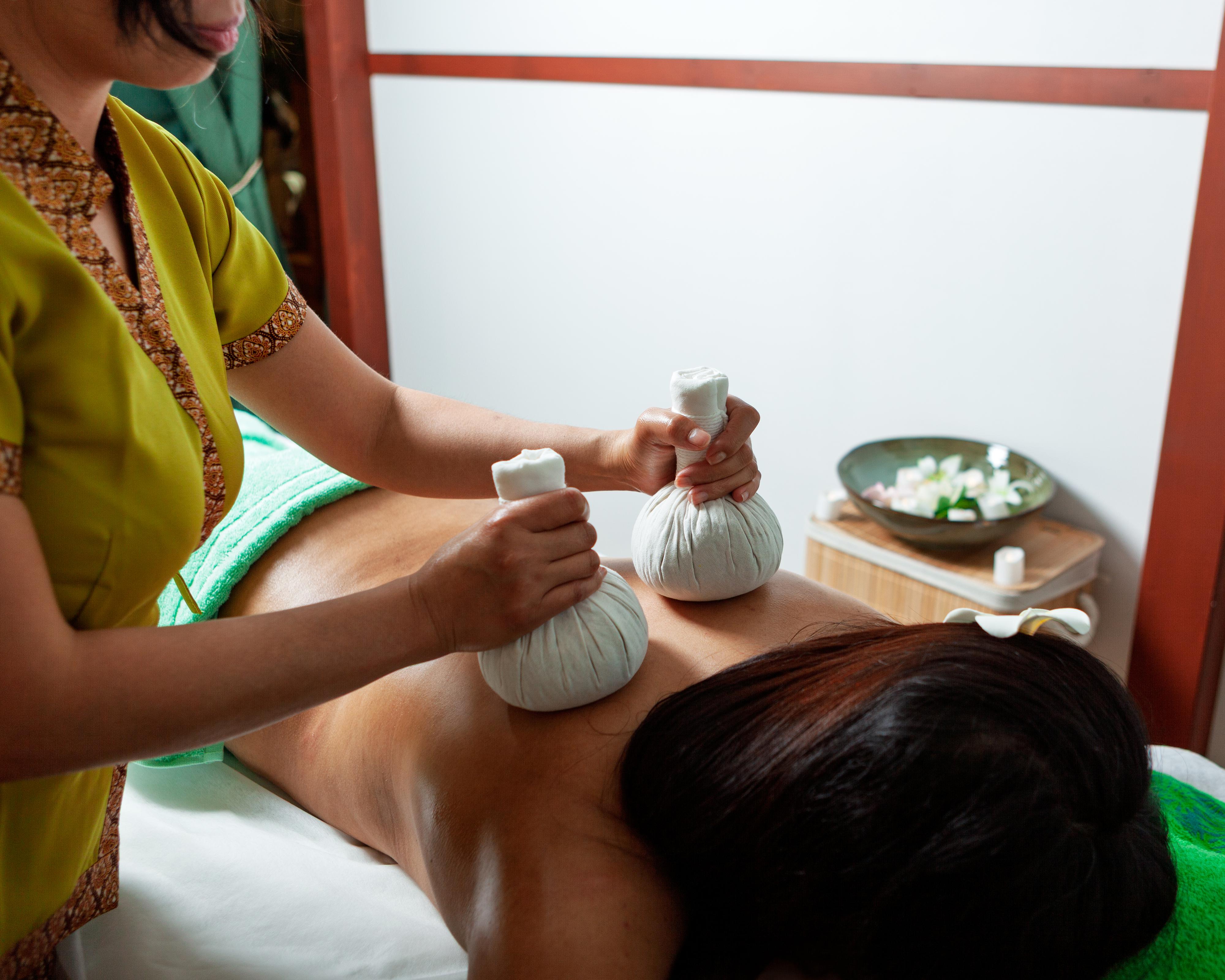 Thajská bylinná masáž