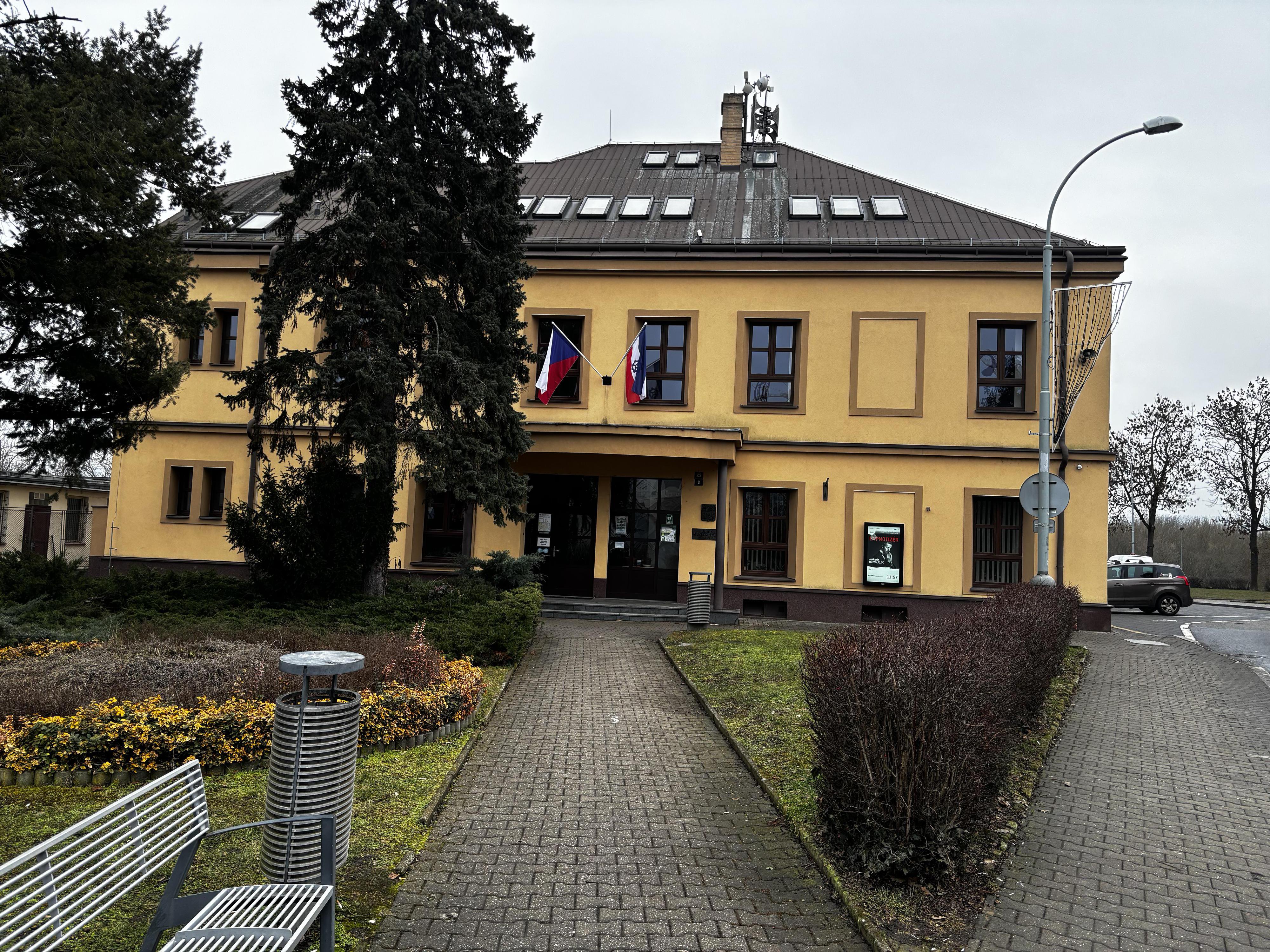 Úřad městské části Praha 16 foto 2