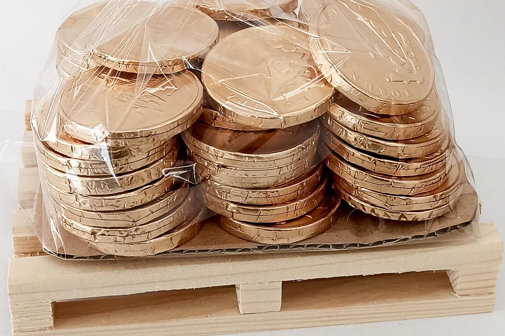 České čokoládové mince s přesnou ražbou loga.