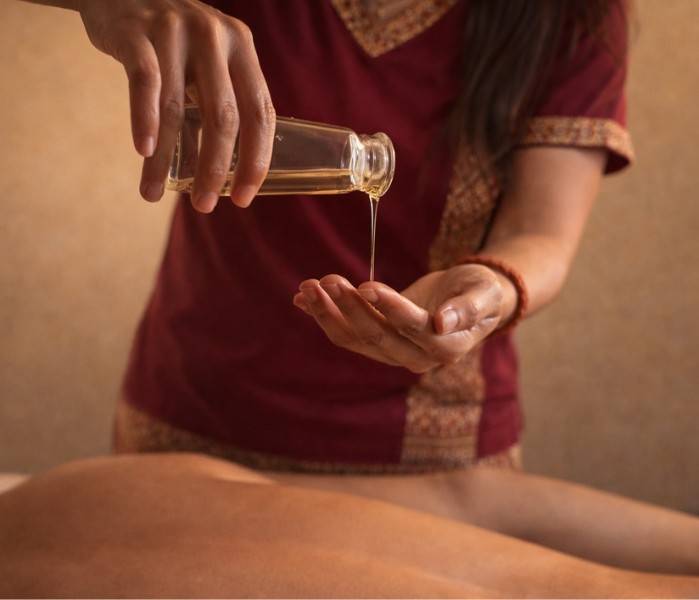Thajská masáž horkým olejem