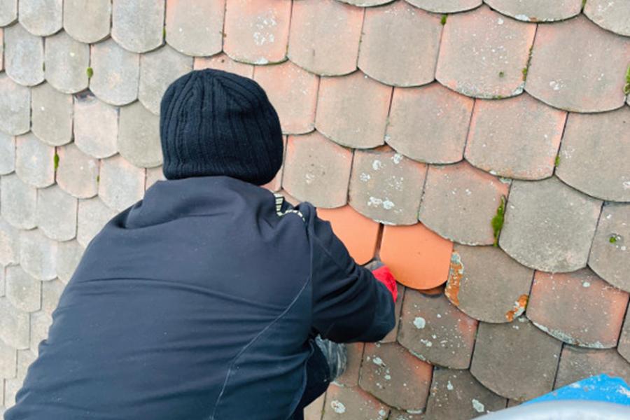 Čištění, nátěry střech, výměna střešní krytiny