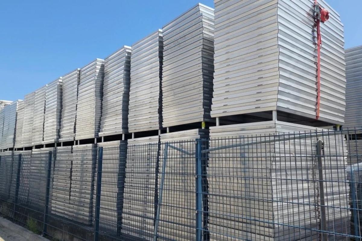 Pódiové desky NIVTEC - jako nové, opět k dispozici