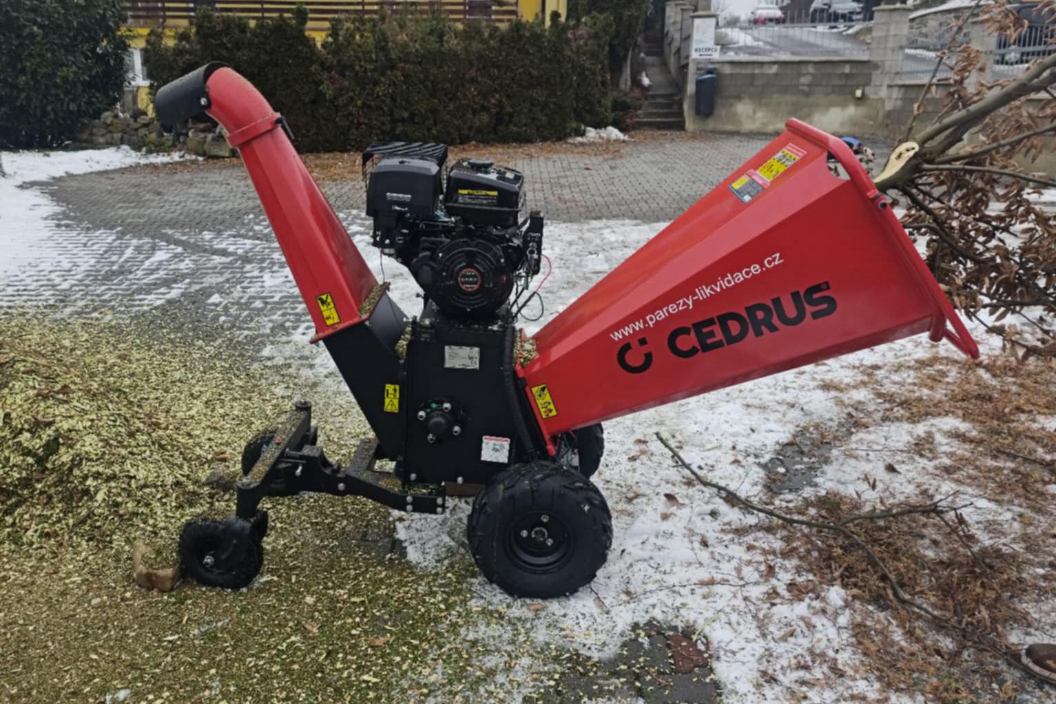 Štěpkování větví, křoví, náletové dřeviny