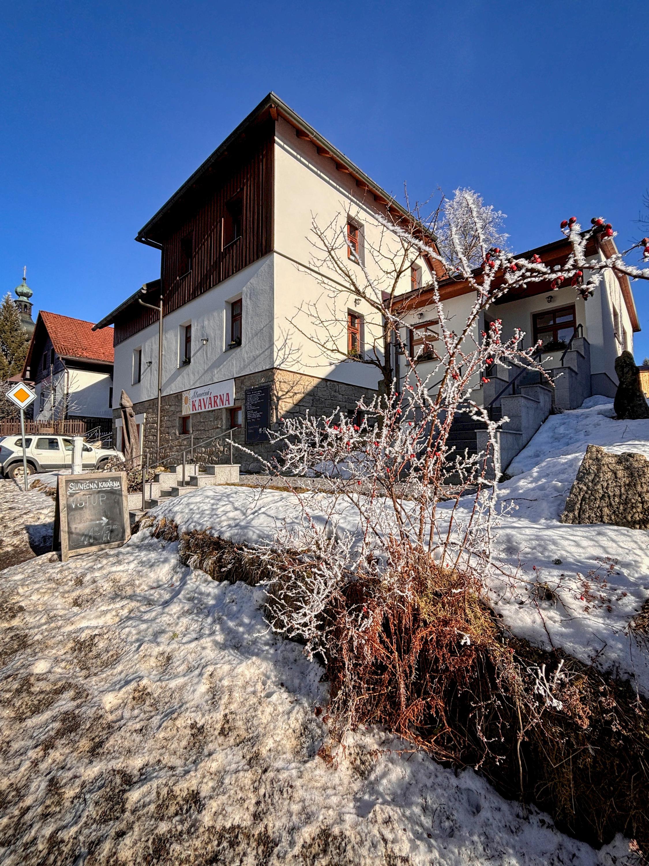 Slunečná kavárna foto 2