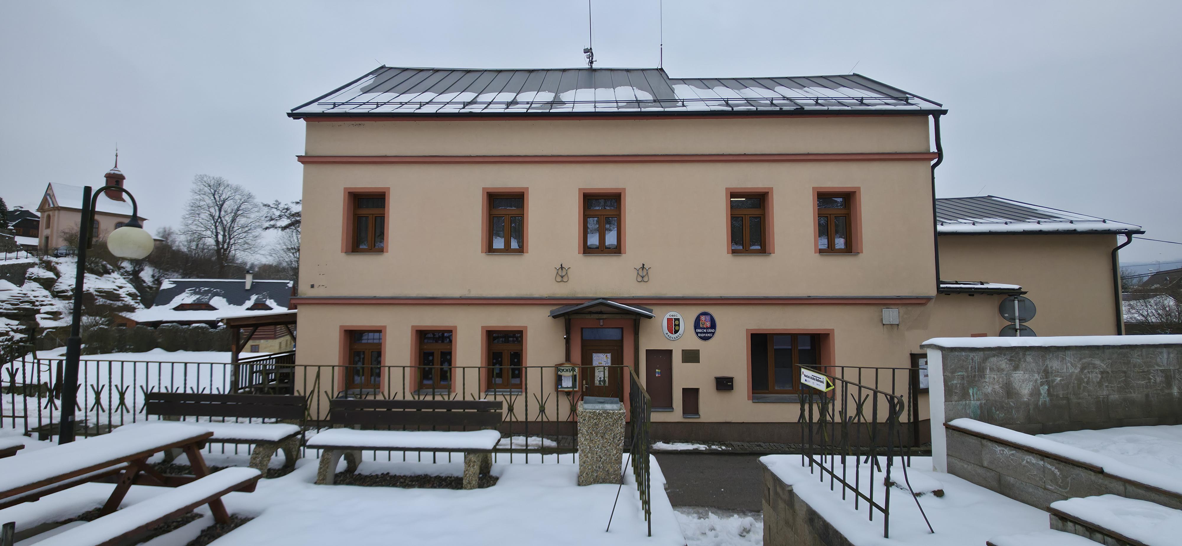 Radvanec - obecní úřad foto 6