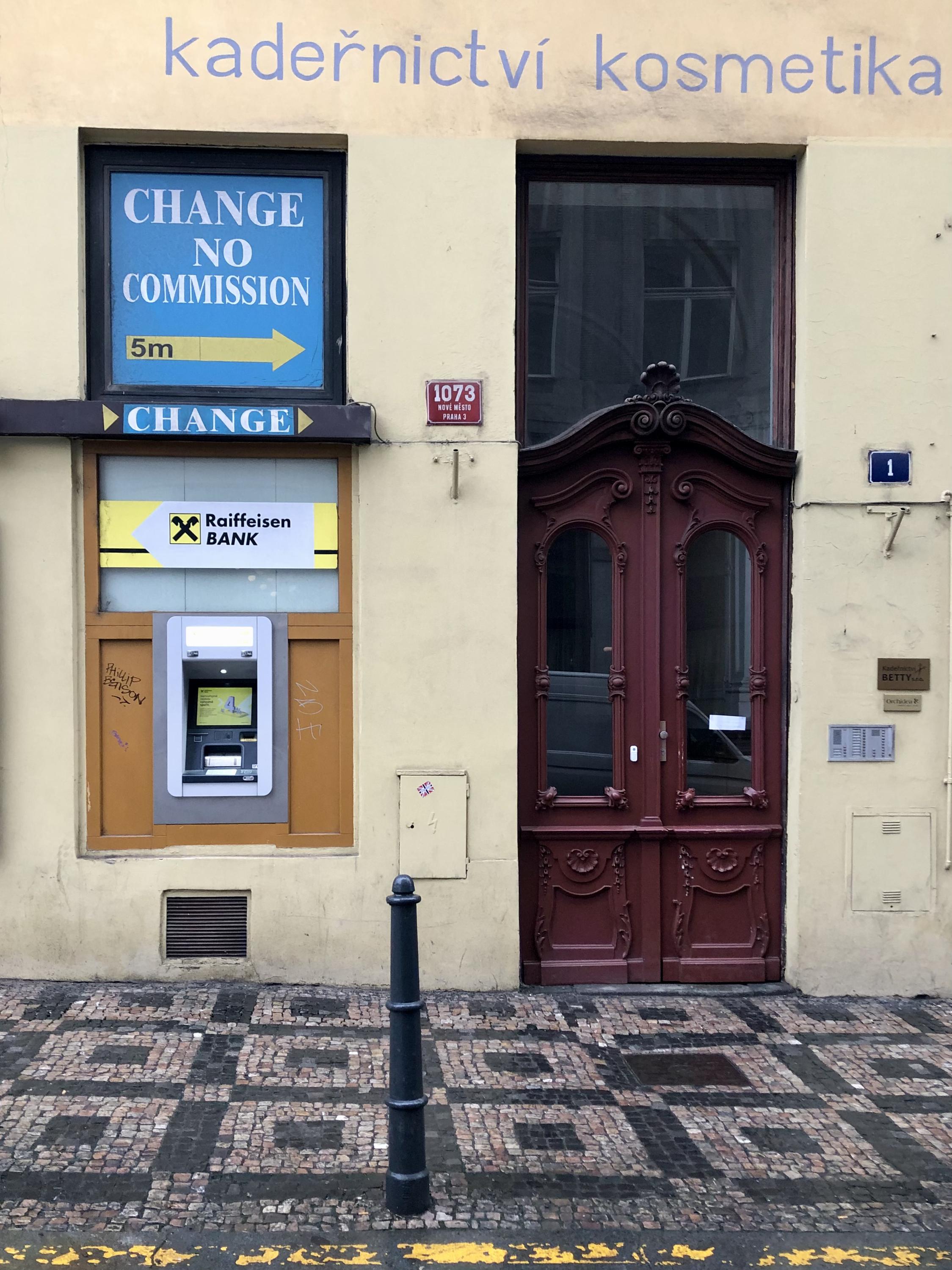 Raiffeisenbank - bankomat foto 6