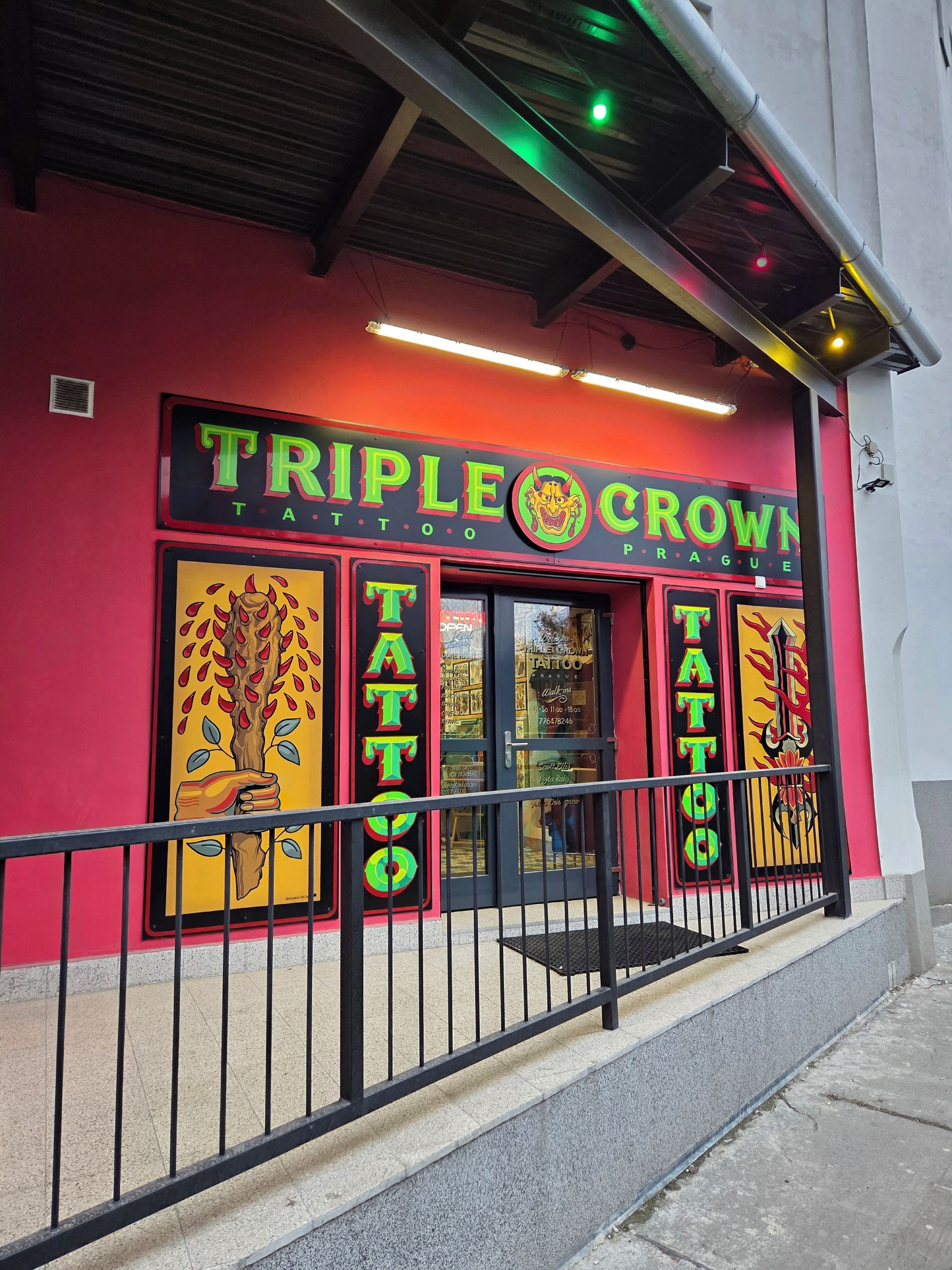 Triple Crown Tattoo foto 2