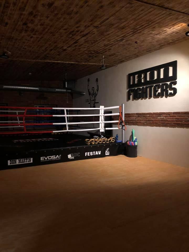 IRON FIGHTERS foto 3