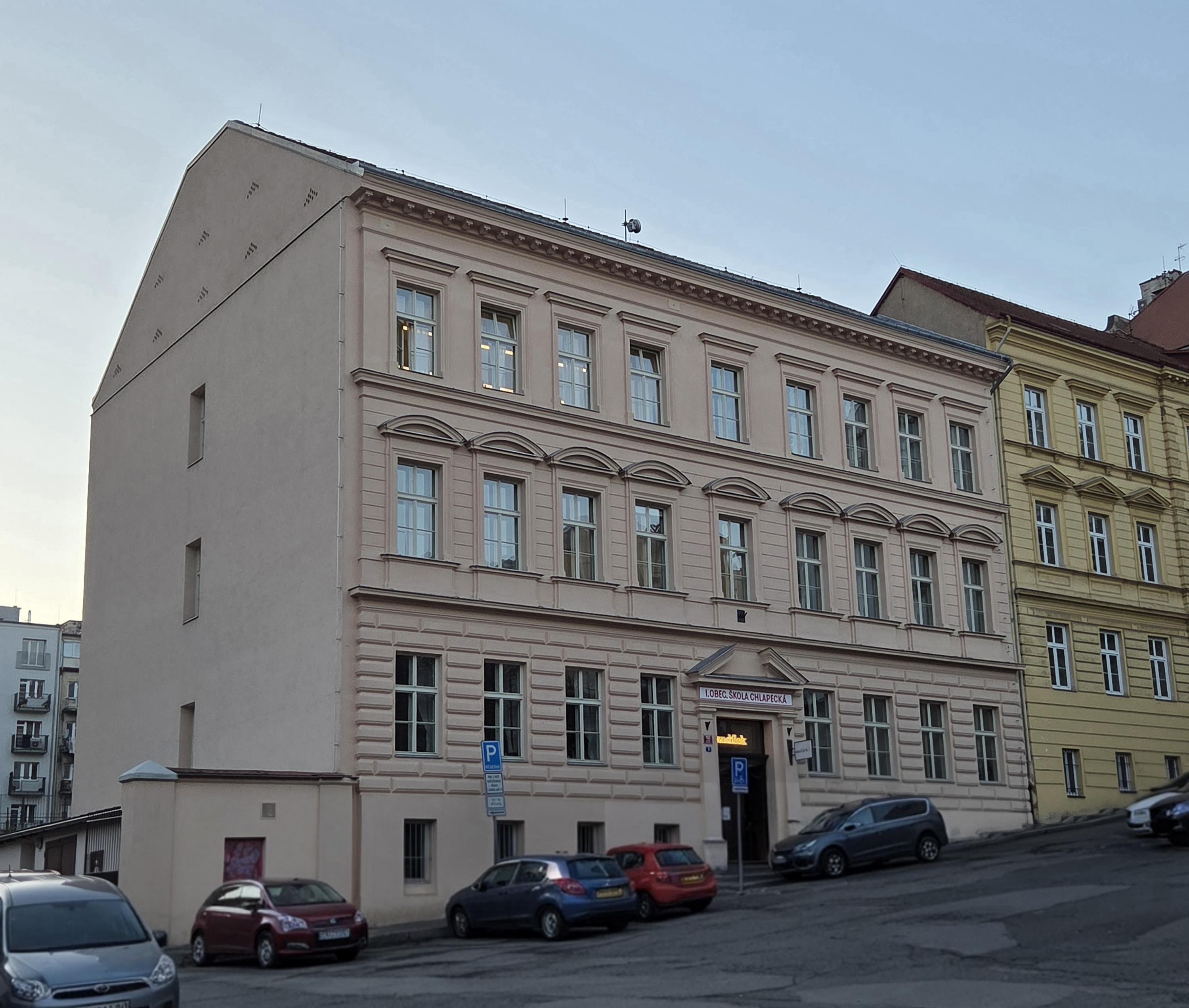 Základní škola, Praha 5, Pod Radnicí 5 foto 2