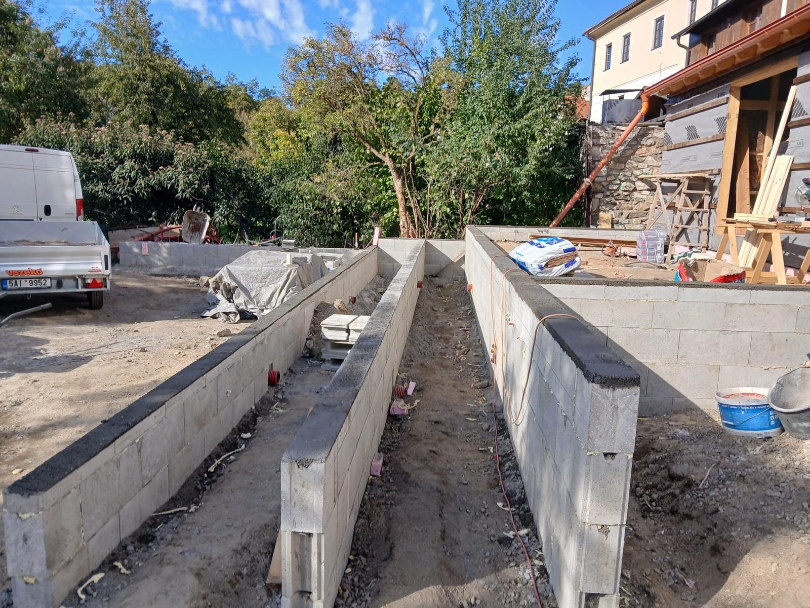 Půjč si bagr na zahradu foto 3