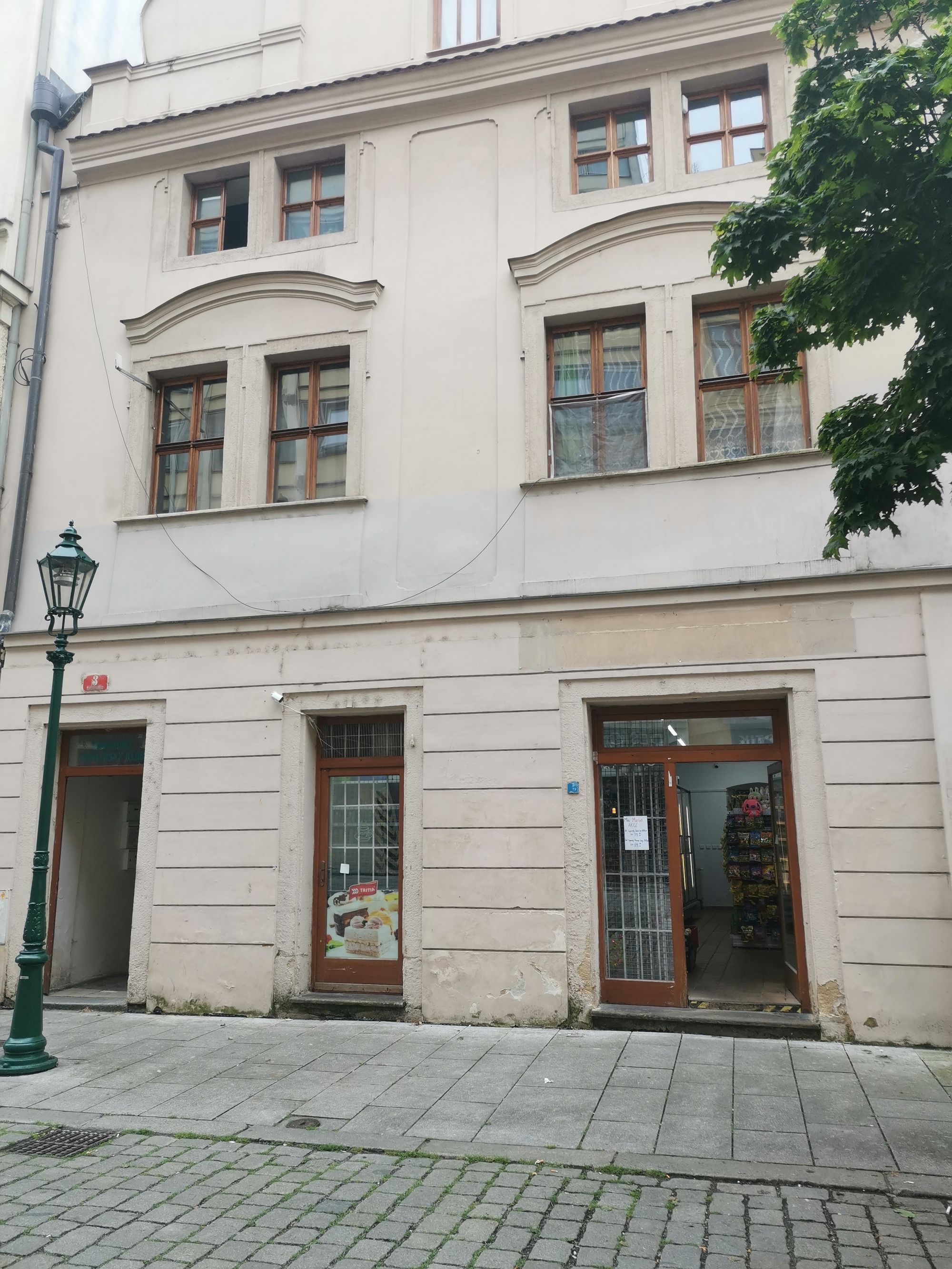 Potraviny na náměstí foto 1