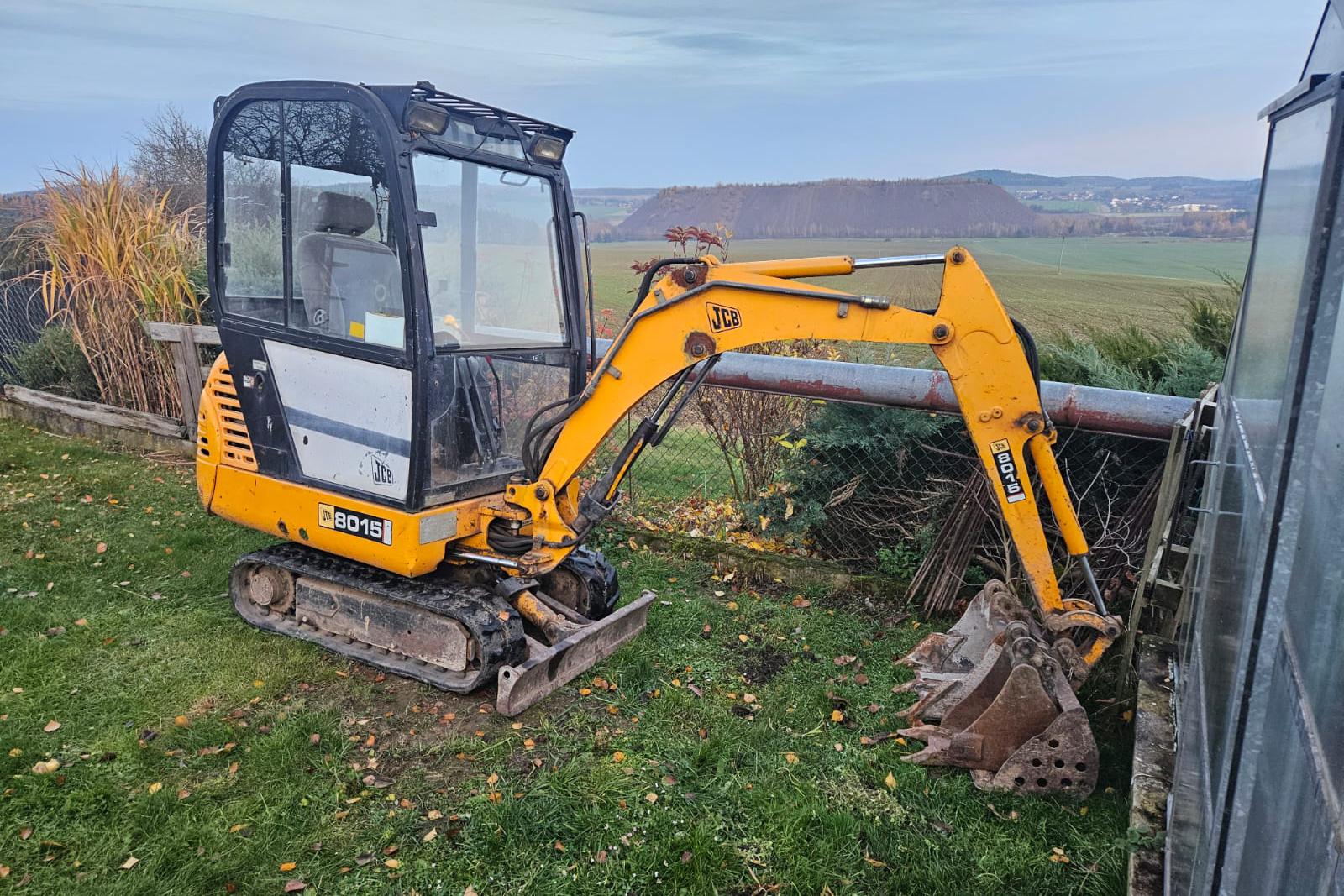 Zemní práce minibagrem o hmotnosti 1,6 tuny