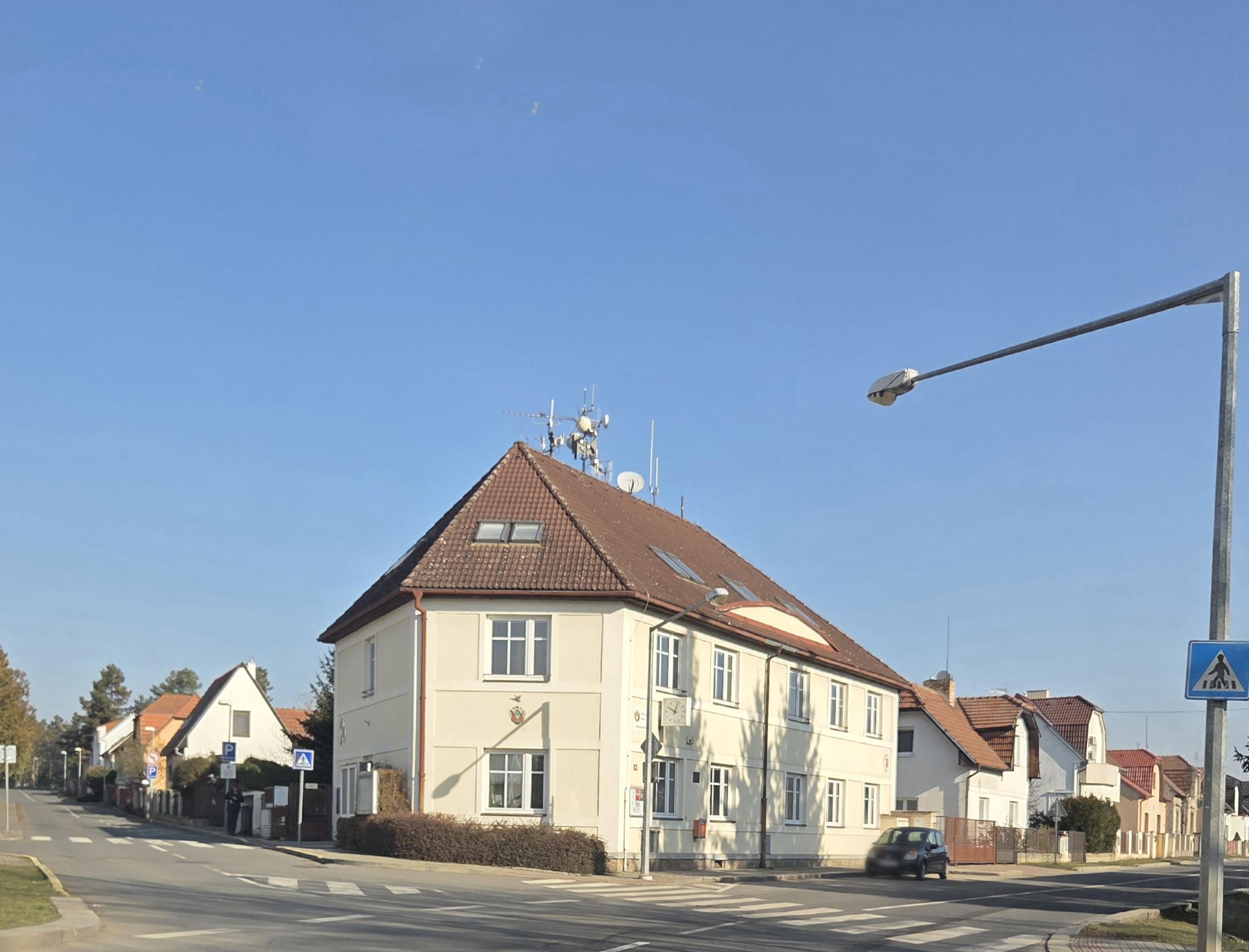 Úřad městské části Praha-Dubeč foto 2