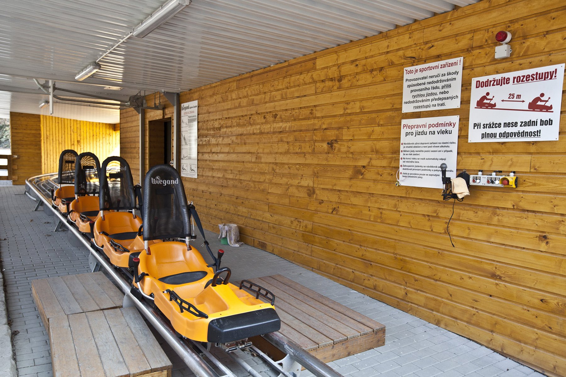 Hotel Hluboký dvůr, s.r.o.