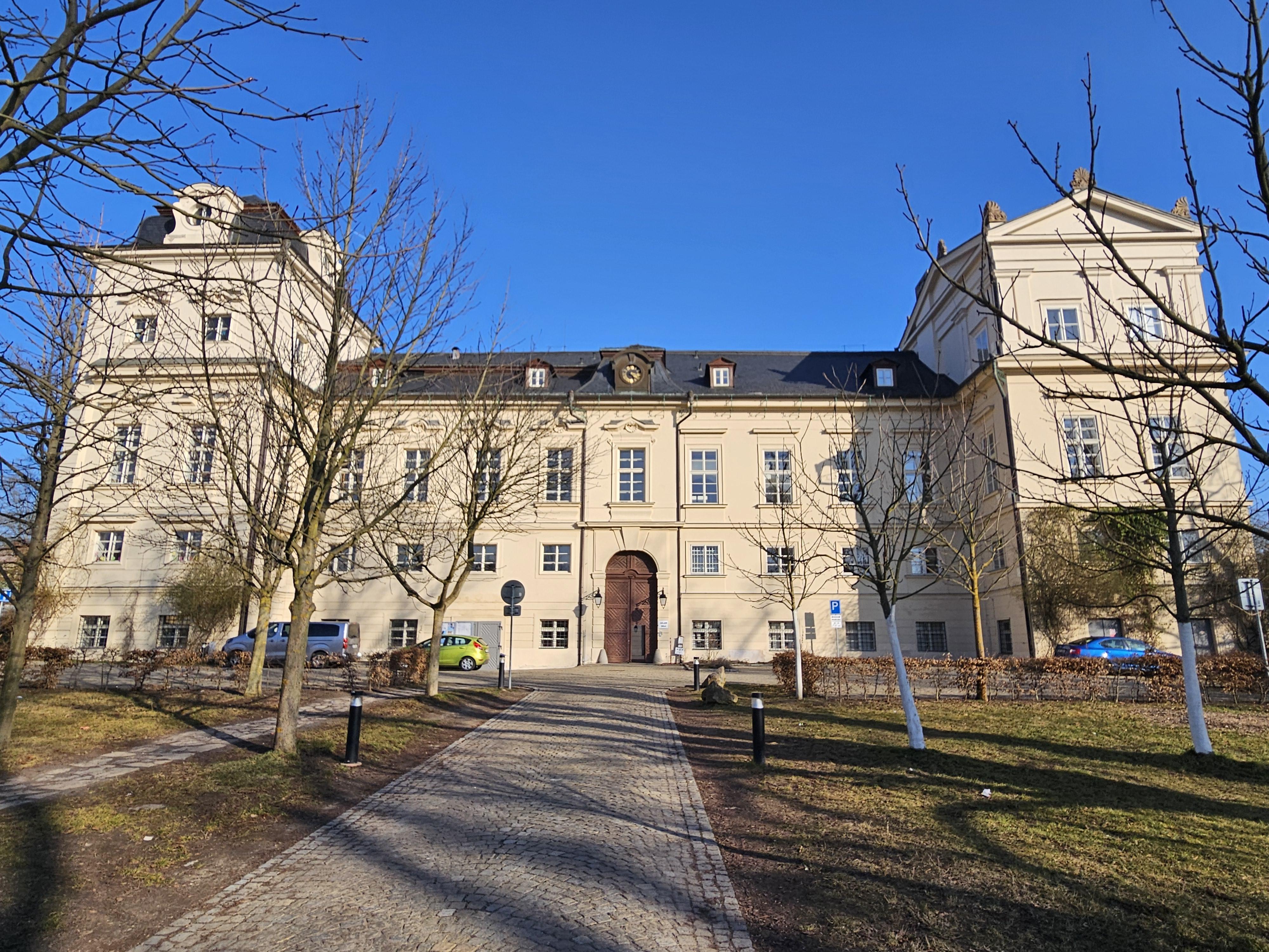 ZŠ Kosmonosy, Podzámecká foto 2