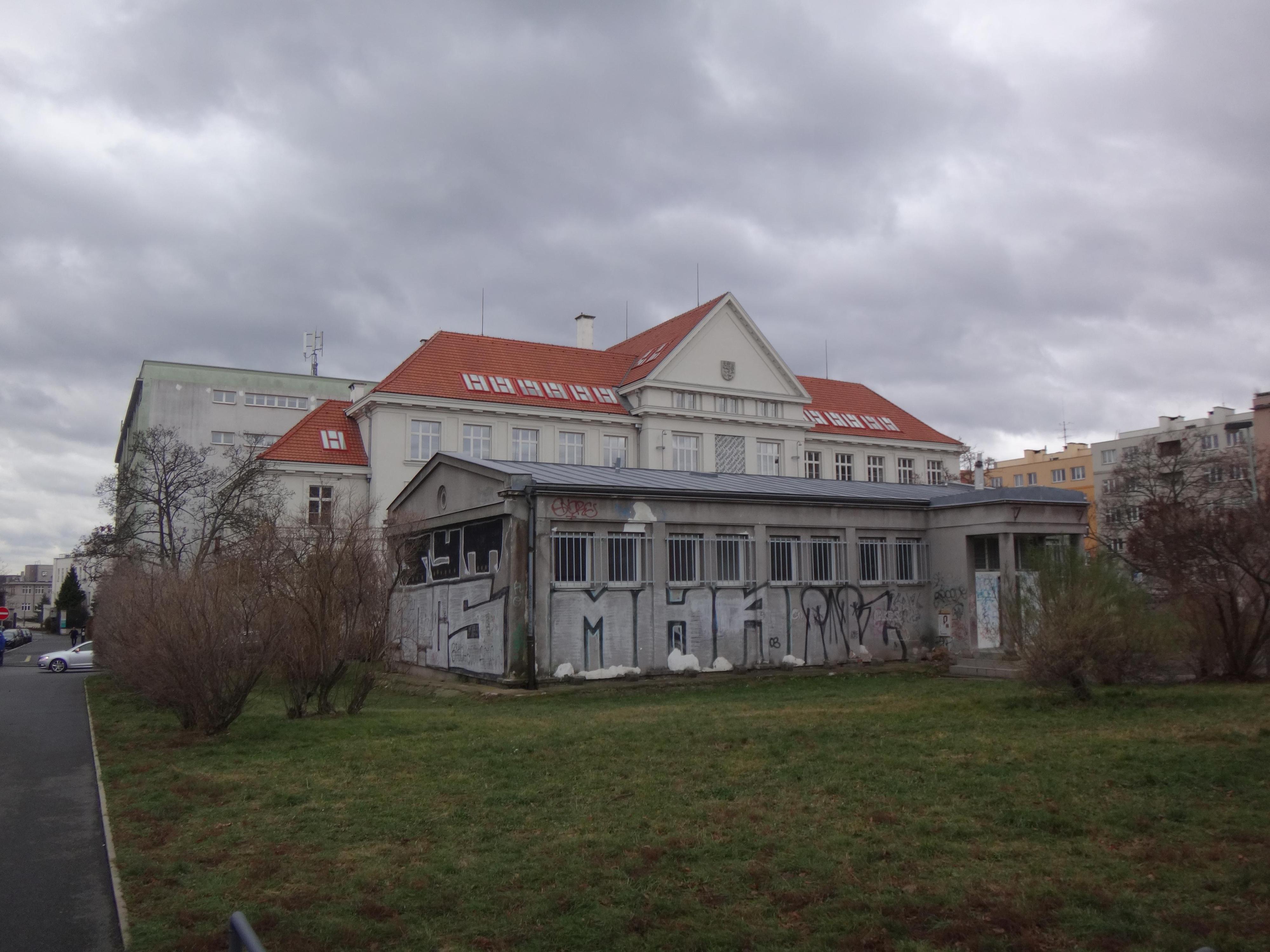 Vyšší odborná škola a Střední umělecká škola Václava Hollara Praha foto 6