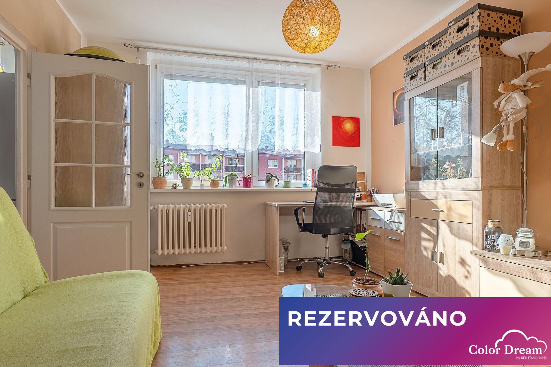 REZERVOVÁNO - Byt 2+1 s lodžii a sklepní kójí