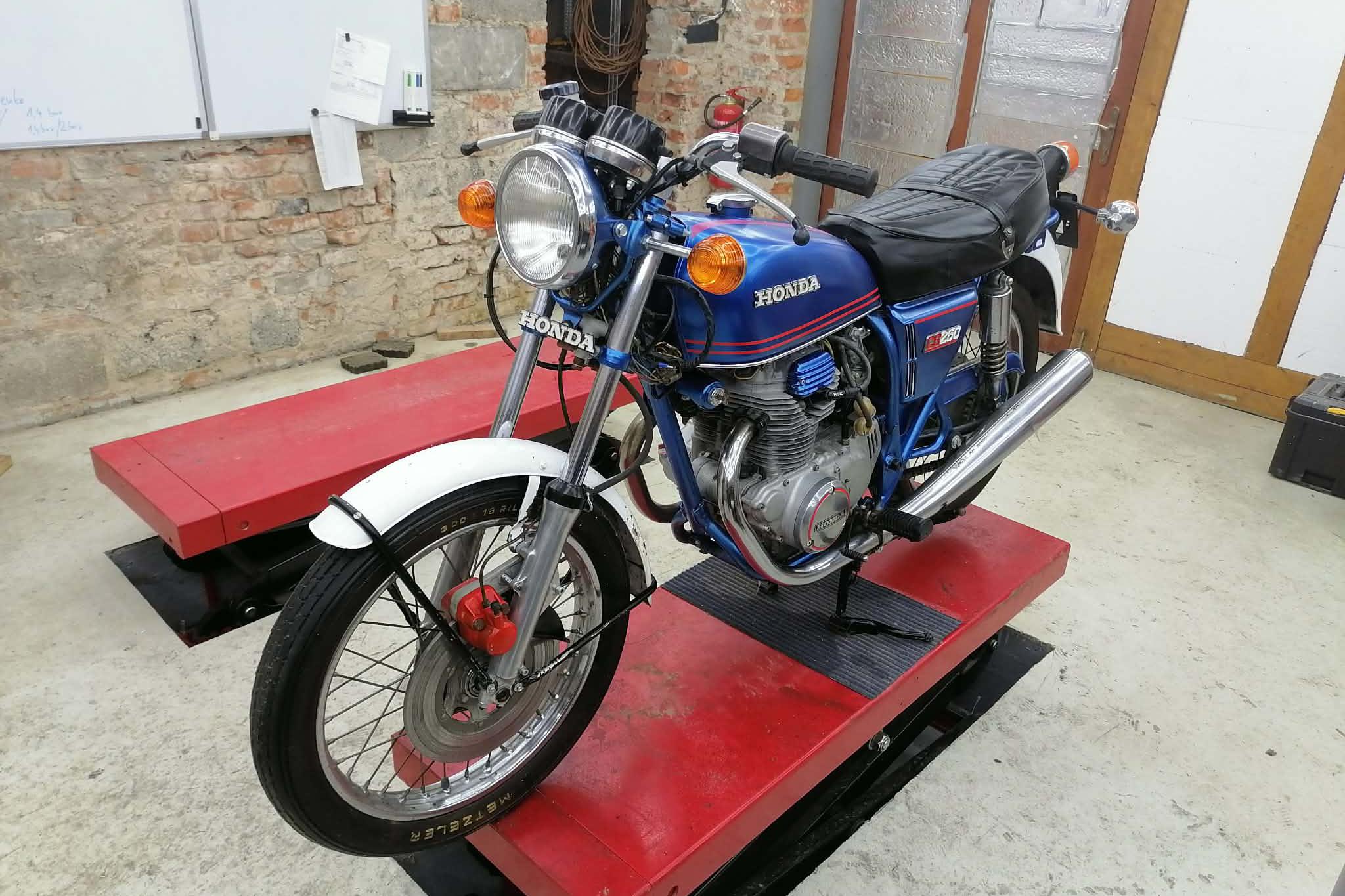 Motoservis Theomachine