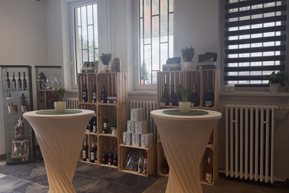 Naše Vinotéka - víno se zárukou foto 2