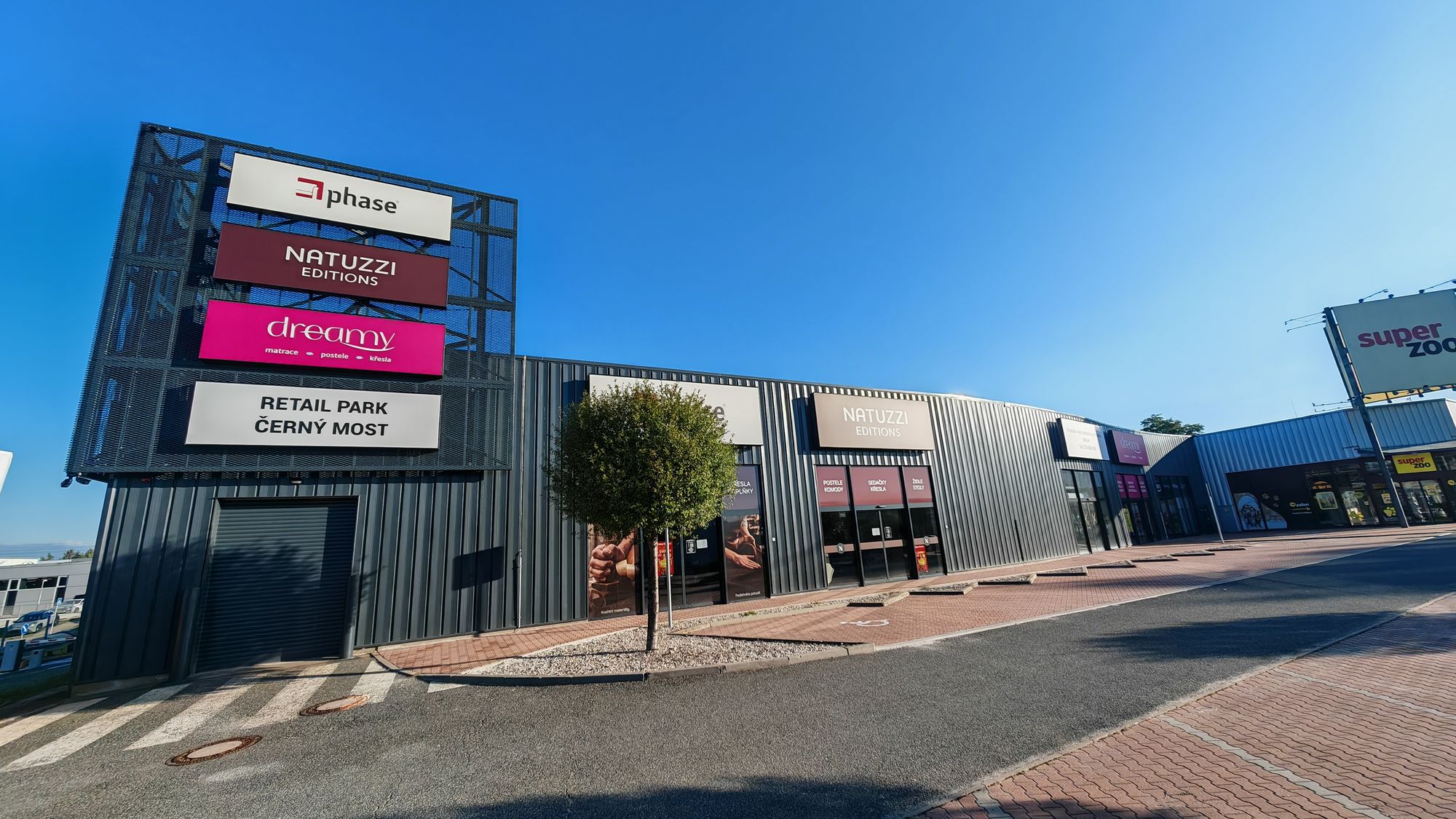 Retail Park Černý Most foto 2