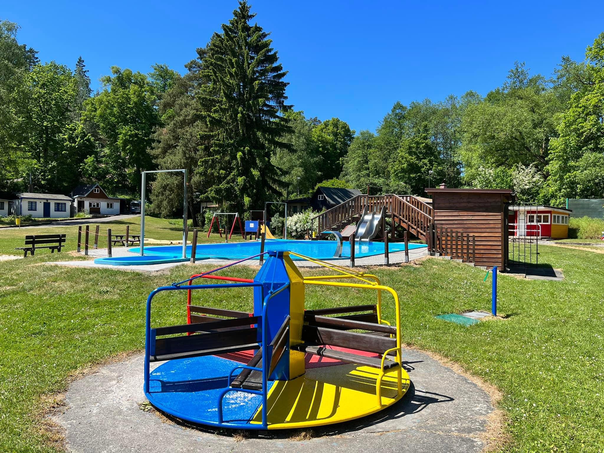Město Bělá pod Bezdězem - městské koupaliště foto 3
